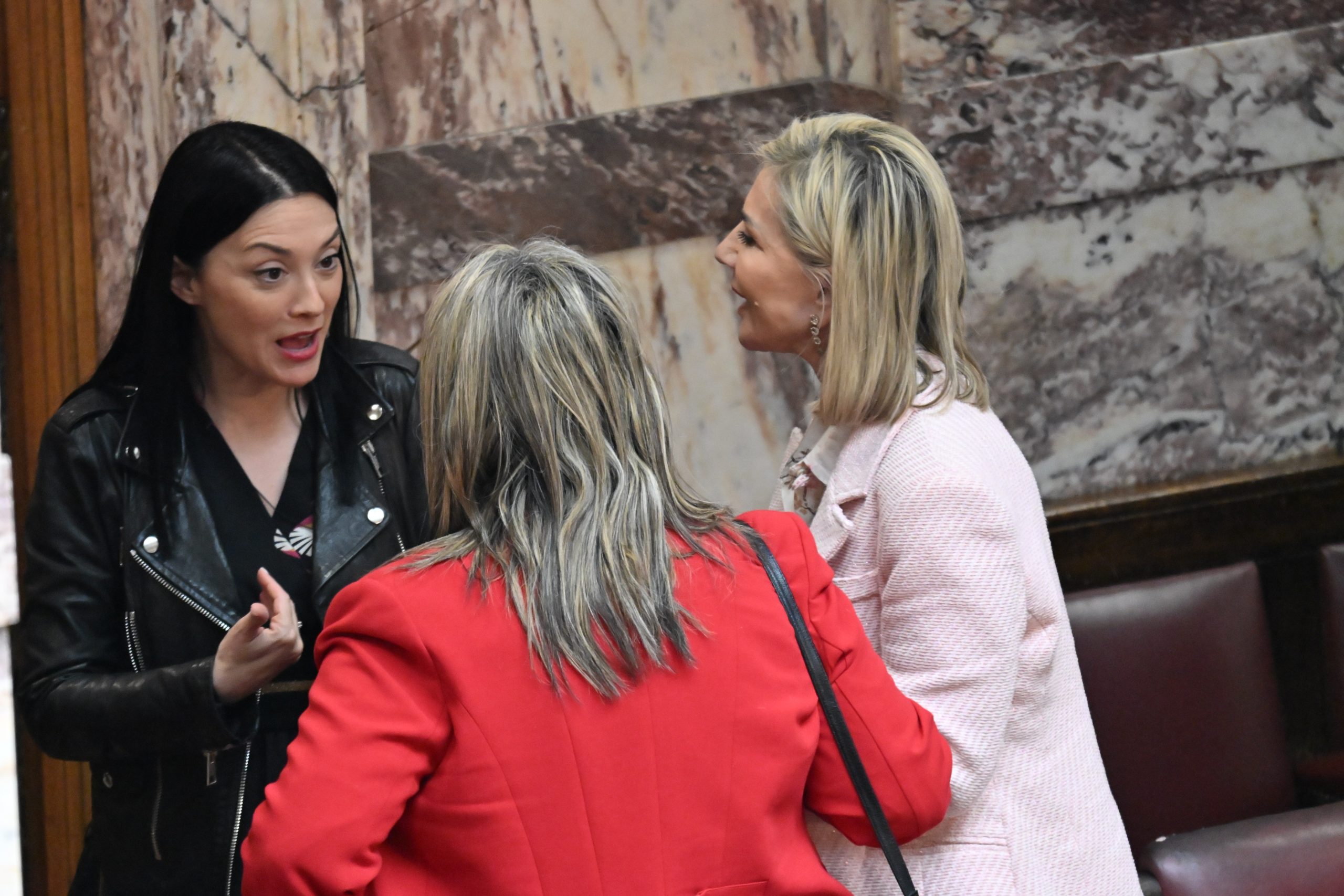 Βουλή, Άρση ασυλίας, πηγαδάκια