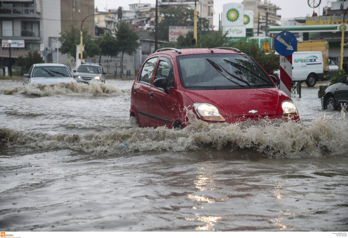 Καιρός: Βροχοπτώσεις στην Αττική έως το μεσημέρι, πτώση θερμοκρασίας – Νέο βαρομετρικό χαμηλό επηρεάζει την Κρήτη από αύριο