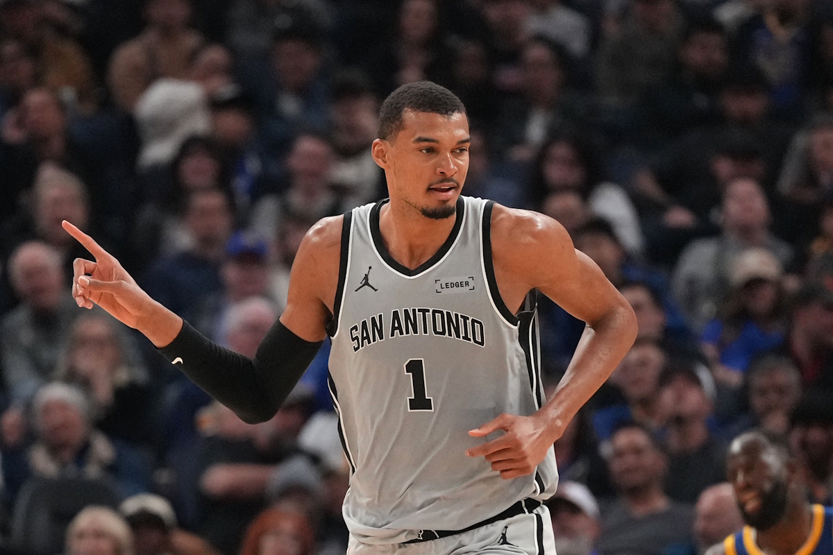 Ο Βίκτορ Γουενμπανιάμα ψηφίστηκε καλύτερος αμυντικός της χρονιάς στο NBA και άφησε εποχή