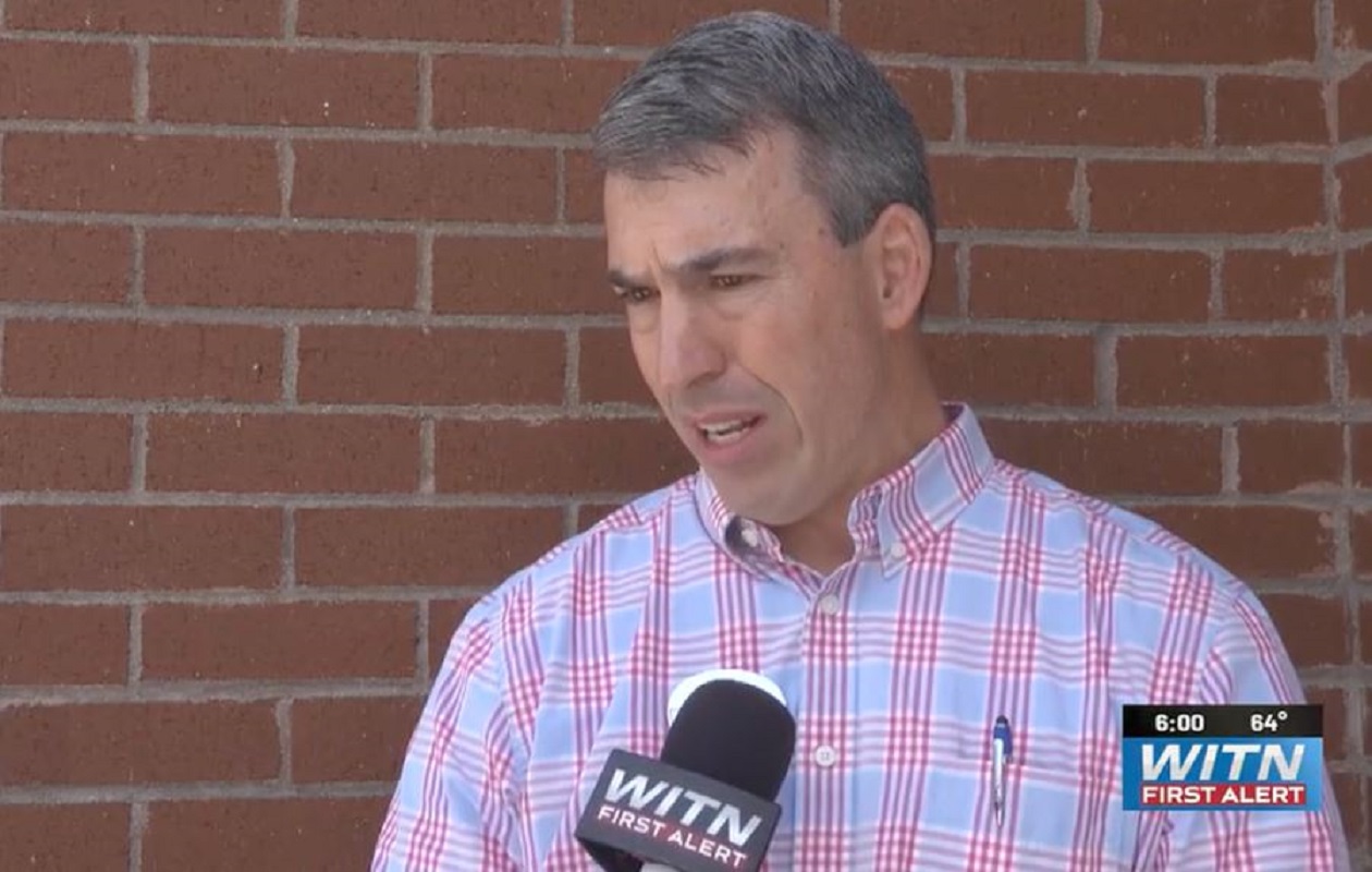 ΗΠΑ: Ανακάλυψε σχεδόν 10.000 δολάρια σε τουαλέτα fast food και τα παρέδωσε – Η πράξη 18χρονου που έγινε viral 6 Ο ιδιοκτήτης του καταστήματος Chick-fil-A, John McPhail, δήλωσε ότι ο Cintron διαθέτει «πραγματική ακεραιότητα». (WITN)