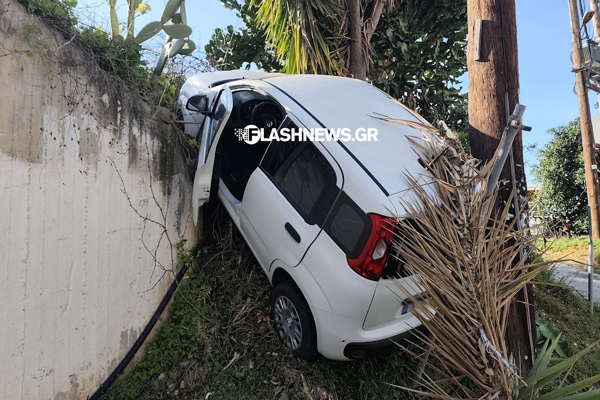 Χανιά: Αυτοκίνητο «αναρριχάται» κάθετα σε τοίχο, δείτε φωτογραφίες