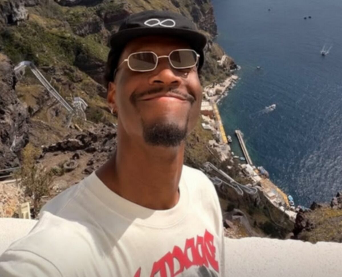 Ο Νάιτζελ Χέιζ Ντέιβις πραγματοποίησε σύντομη επίσκεψη στη Σαντορίνη