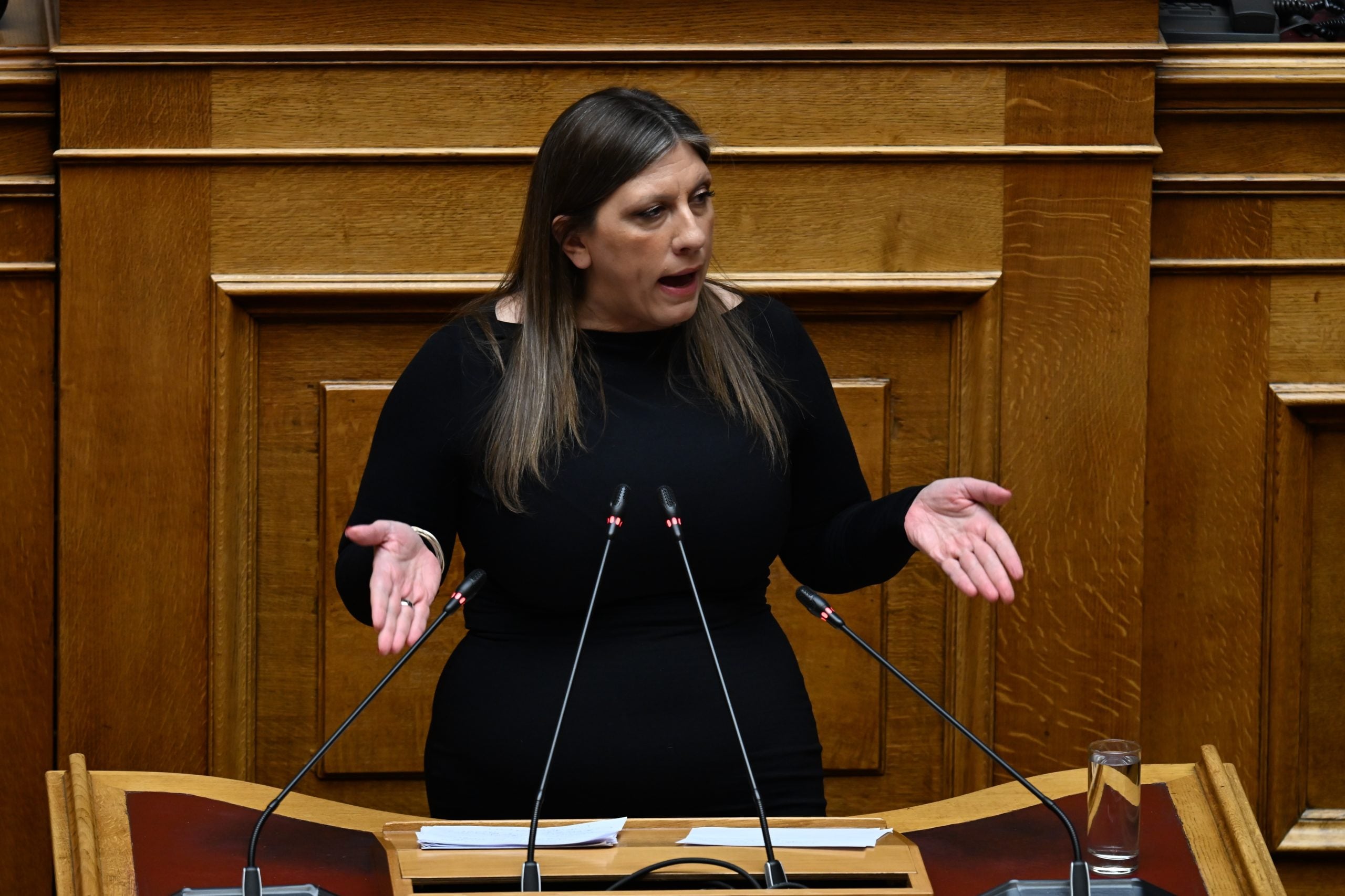 Κωνσταντοπούλου στη Βουλή: «Ασφυκτική η πίεση της κυβέρνησης στη δικαστική εξουσία»