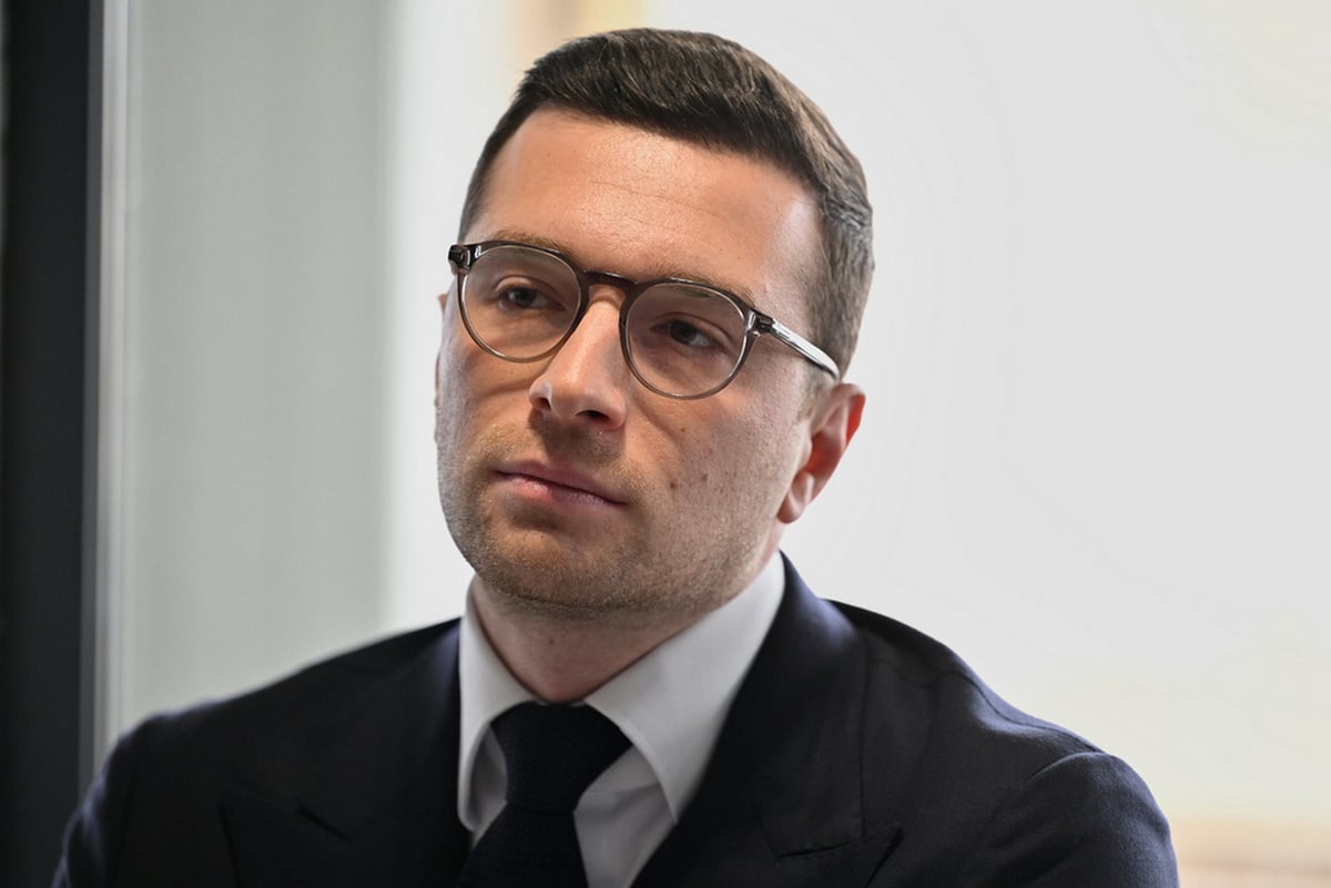 Ο ηγέτης της γαλλικής ακροδεξιάς Μπαρντελά «αποχαιρετά» τον «μεγάλο πατριώτη» απερχόμενο πρωθυπουργό Βίκτορ Όρμπαν