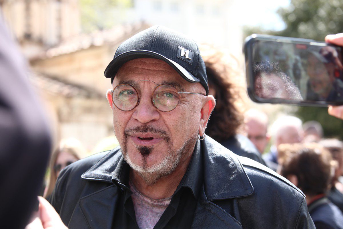 Αποχαιρετισμός στη Μαρινέλλα: Η παρουσία της Μαριάννας Λάτση στην τελετή 27 Γιάννης Ζουγανέλης στην κηδεία της Μαρινέλλας