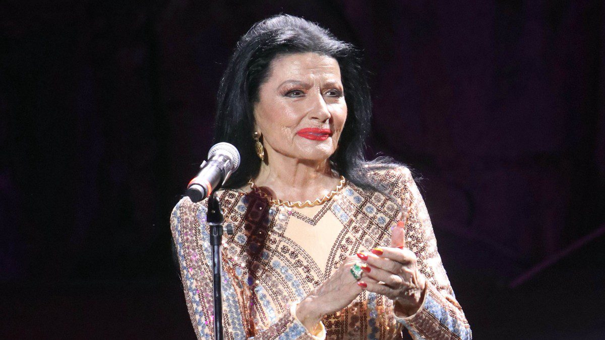 Η «μοναχική» Λαμπρή των διασήμων: 6 γνωστοί Έλληνες που πέρασαν το Πάσχα απομονωμένοι και λησμονημένοι 12 Η Ζωζώ Σαπουντζάκη