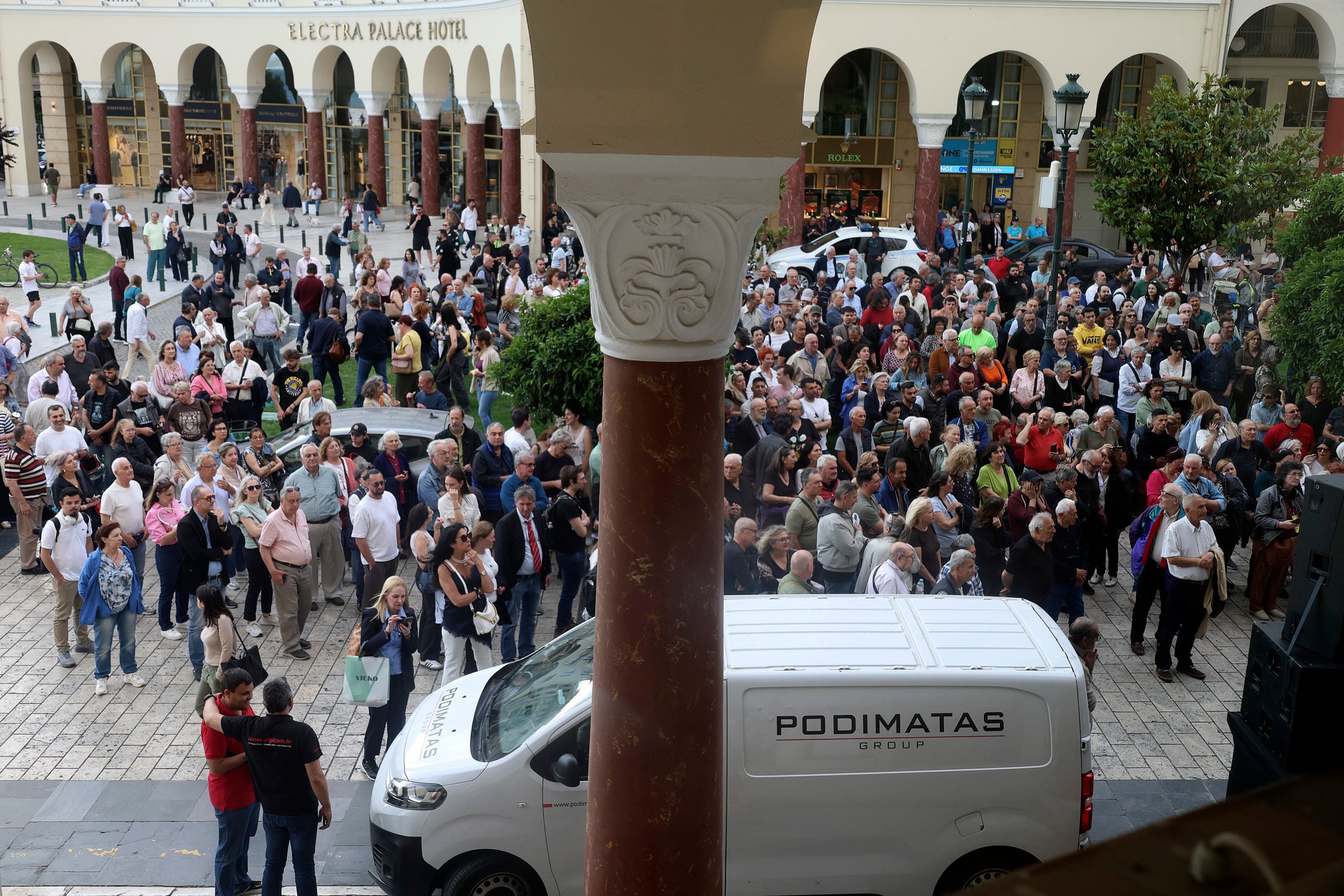 «Ελπίδα για τη Δημοκρατία» το κόμμα της Μαρία Καρυστιανού – Το μαύρο τριαντάφυλλο, η έκπληξη με την Μουτσάτσου και οι παρουσίες στο «Ολύμπιον»