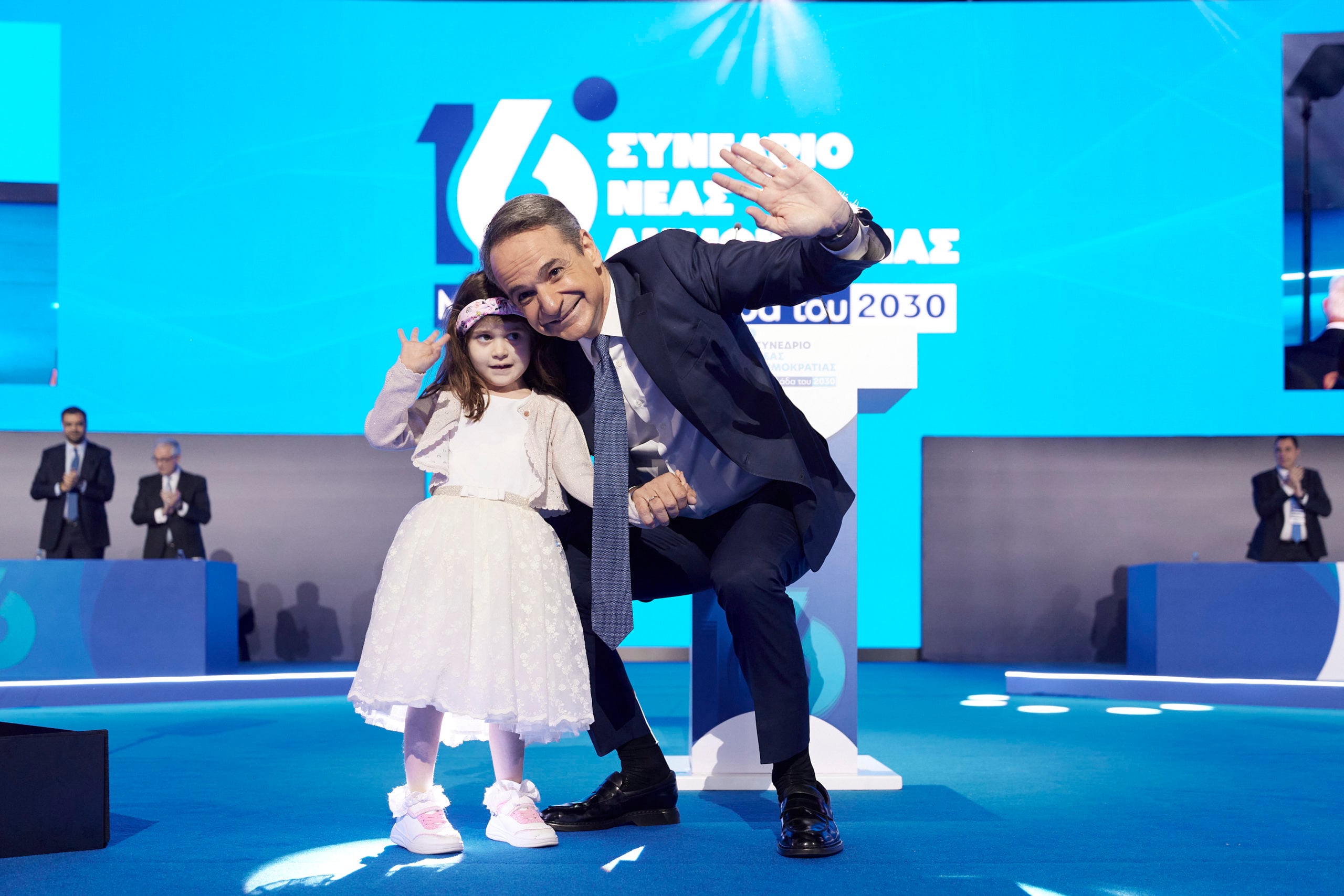 Συνέδριο ΝΔ: Η μικρή Ειρήνη μαγνήτισε τα βλέμματα – Προέρχεται από την Κω