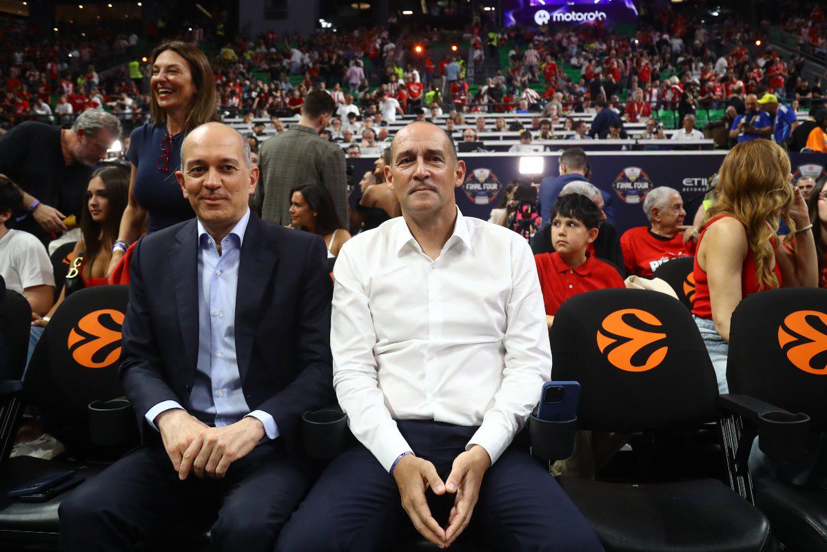 Final Four Euroleague: «Πλημμύρα» κόσμου στον ημιτελικό με τον Ολυμπιακό – Ποιοι παραβρέθηκαν 11 Οι ιδιοκτήτες της ΚΑΕ Ολυμπιακός, Παναγιώτης και Γιώργος Αγγελόπουλος