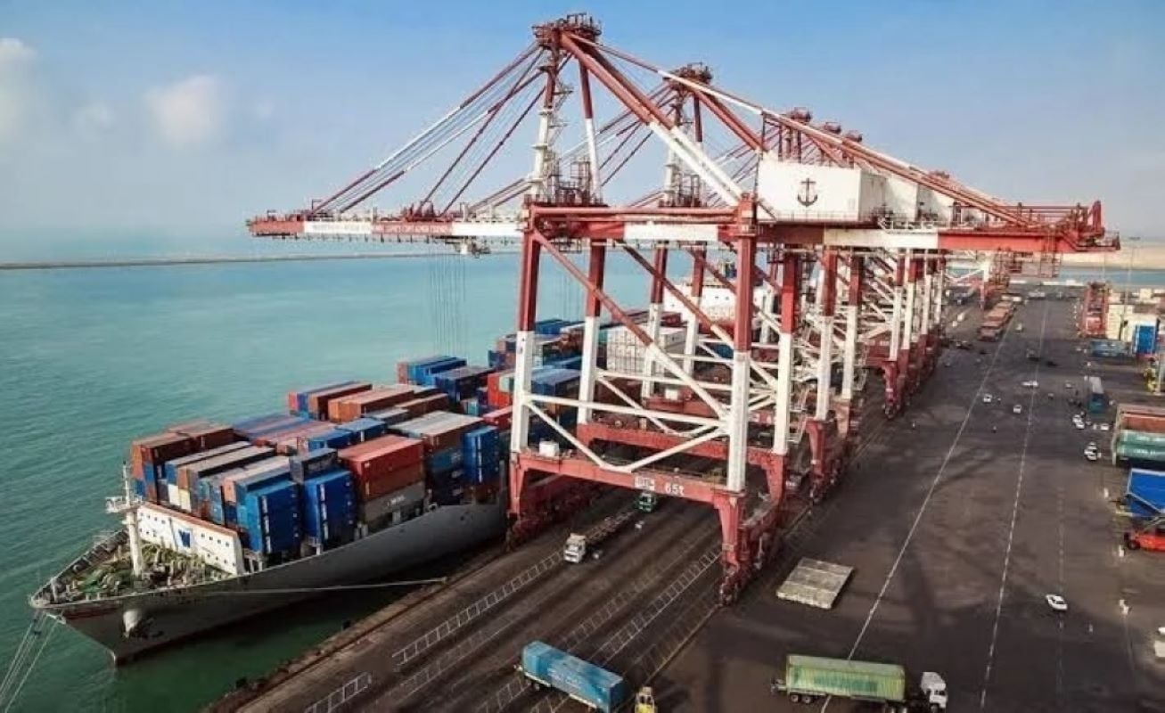 Ιράν: Πυρκαγιά σε φορτηγά πλοία στο λιμάνι Νταγιέρ