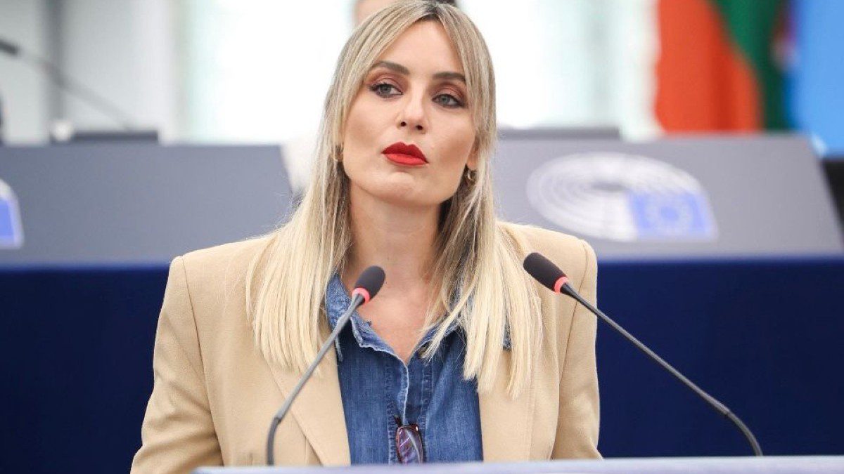 Ελεονώρα Μελέτη: Χτυπάει καμπανάκι κινδύνου – Η τοποθέτησή της 3 Ελεονώρα Μελέτη