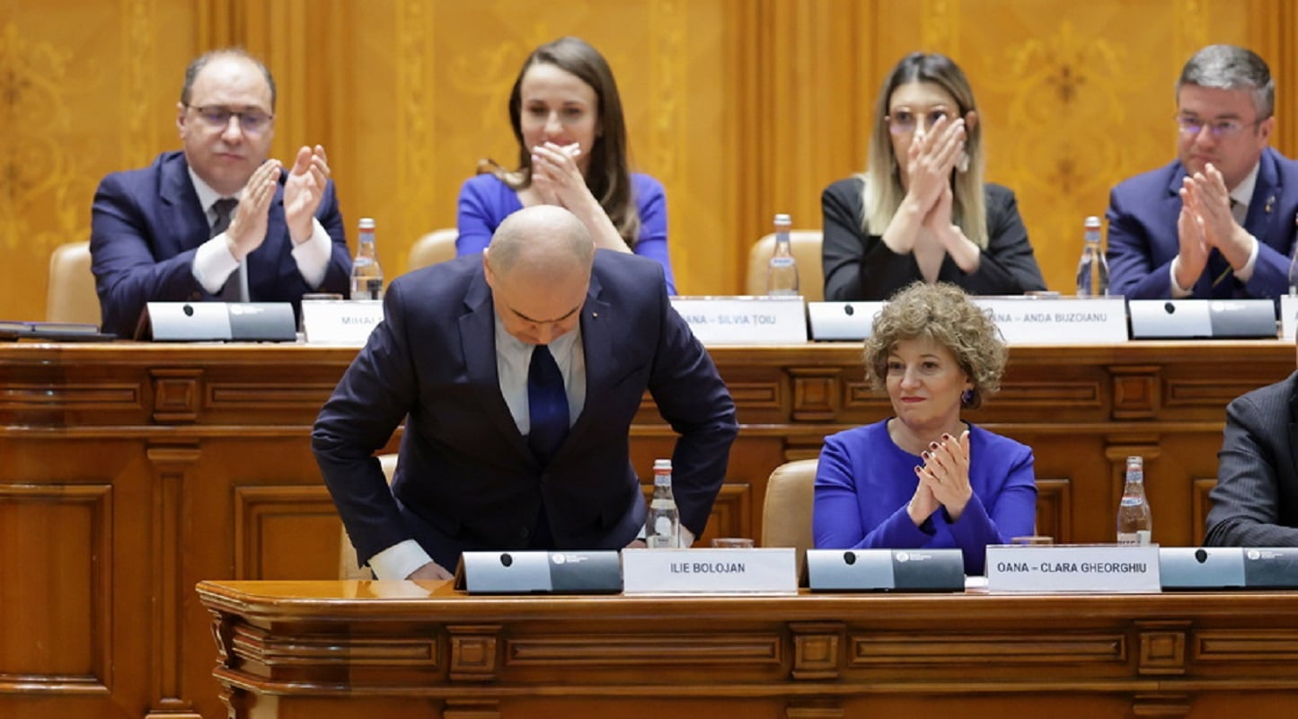 Ρουμανία: Η κυβέρνηση του Ίλιε Μπολοζάν κατέρρευσε – Πιθανά σενάρια για το αύριο