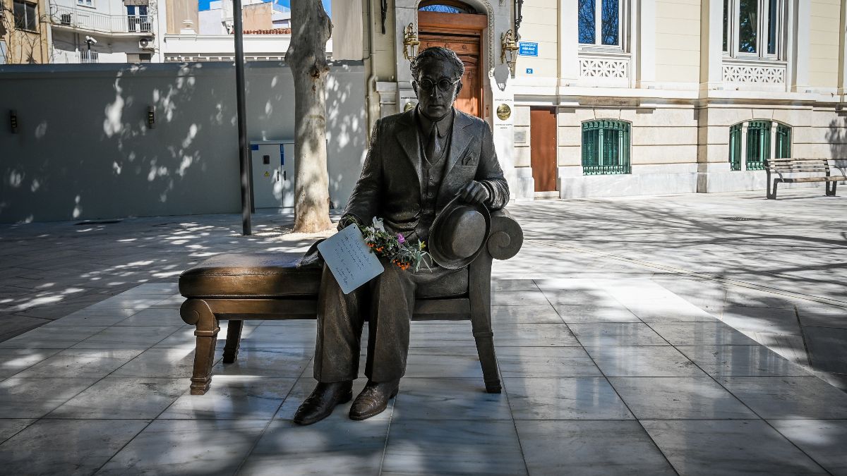 Το γλυπτό του Κωνσταντίνου Καβάφη