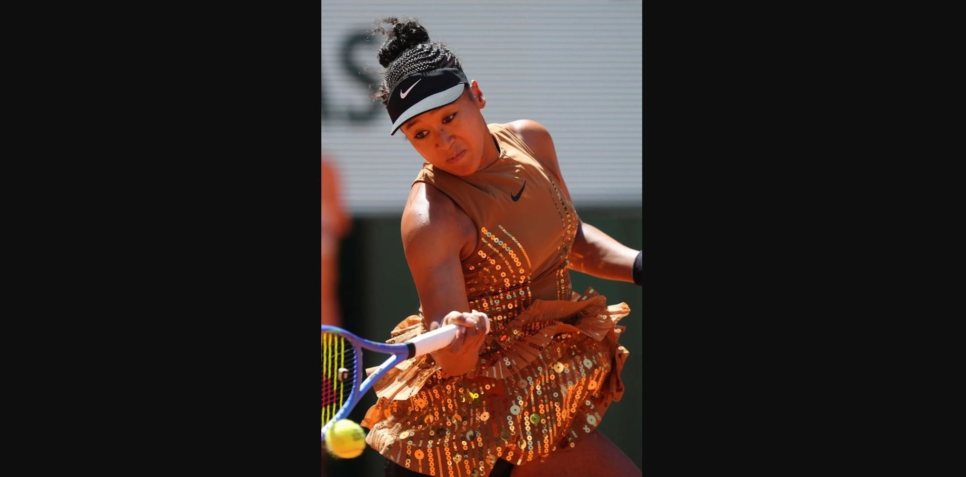 Roland Garros: Η Ναόμι Οσάκα εντυπωσίασε με χρυσό φόρεμα Nike κάτω από το outfit της – Ήταν φτιαγμένο από παλιά της ρούχα