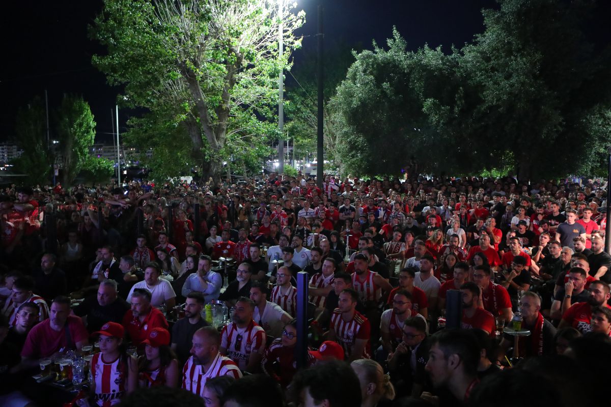 Πανηγυρισμοί για τον Ολυμπιακό