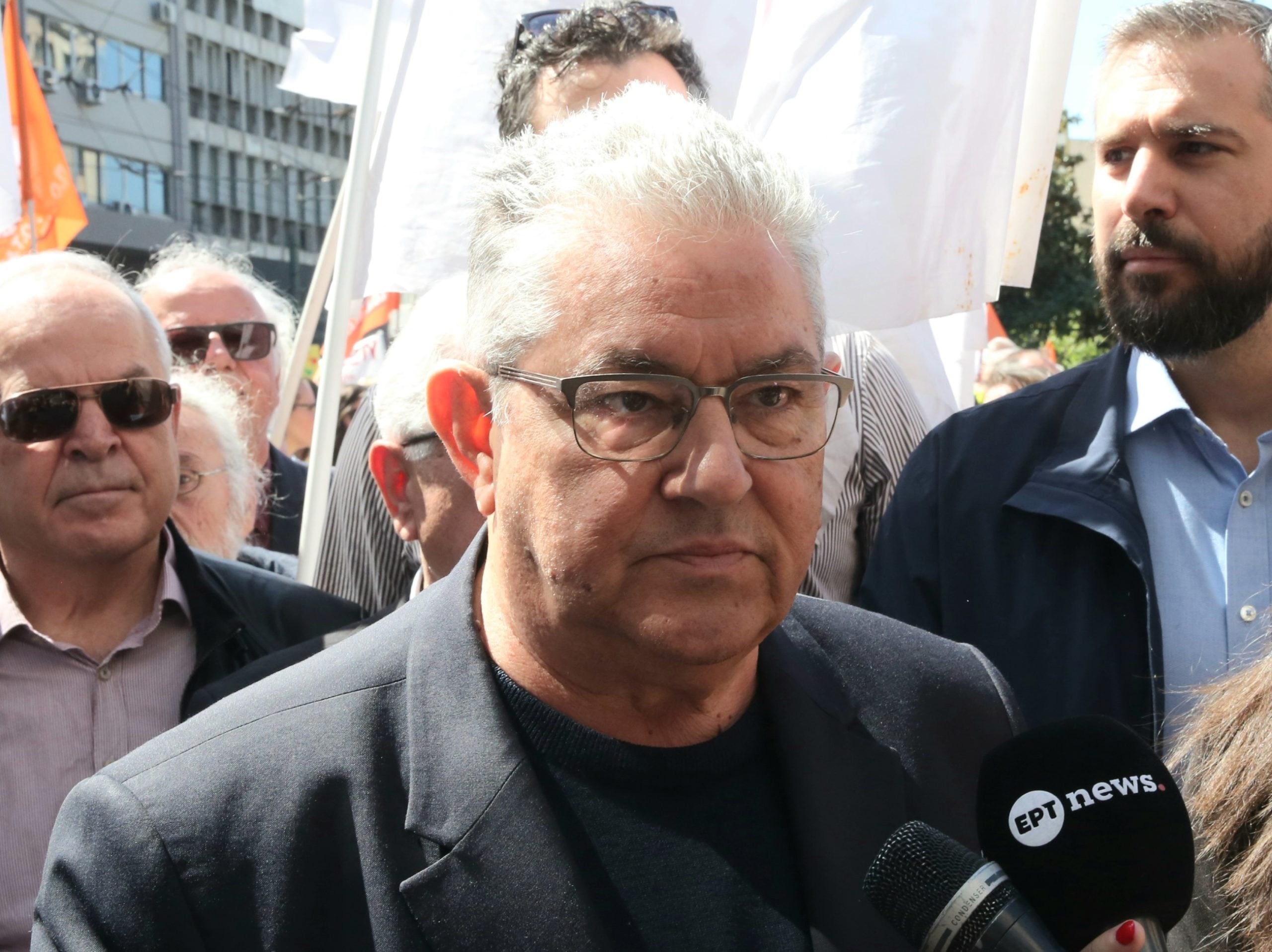 Δημήτρης Κουτσούμπας για τη Γιορτή της Μητέρας: «Πρέπει οι εργαζόμενες μητέρες να απελευθερωθούν»