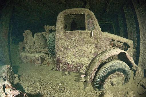 SS Thistlegorm: Το πιο εντυπωσιακό υποβρύχιο νεκροταφείο αυτοκινήτων παγκοσμίως (φώτο – βίντεο)