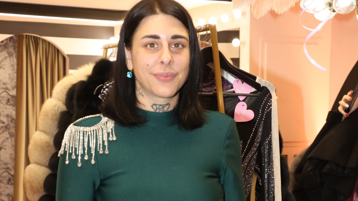 Super Κική: Επιτίθεται ξανά στους άντρες που «παρενοχλούν» τις γυναίκες
