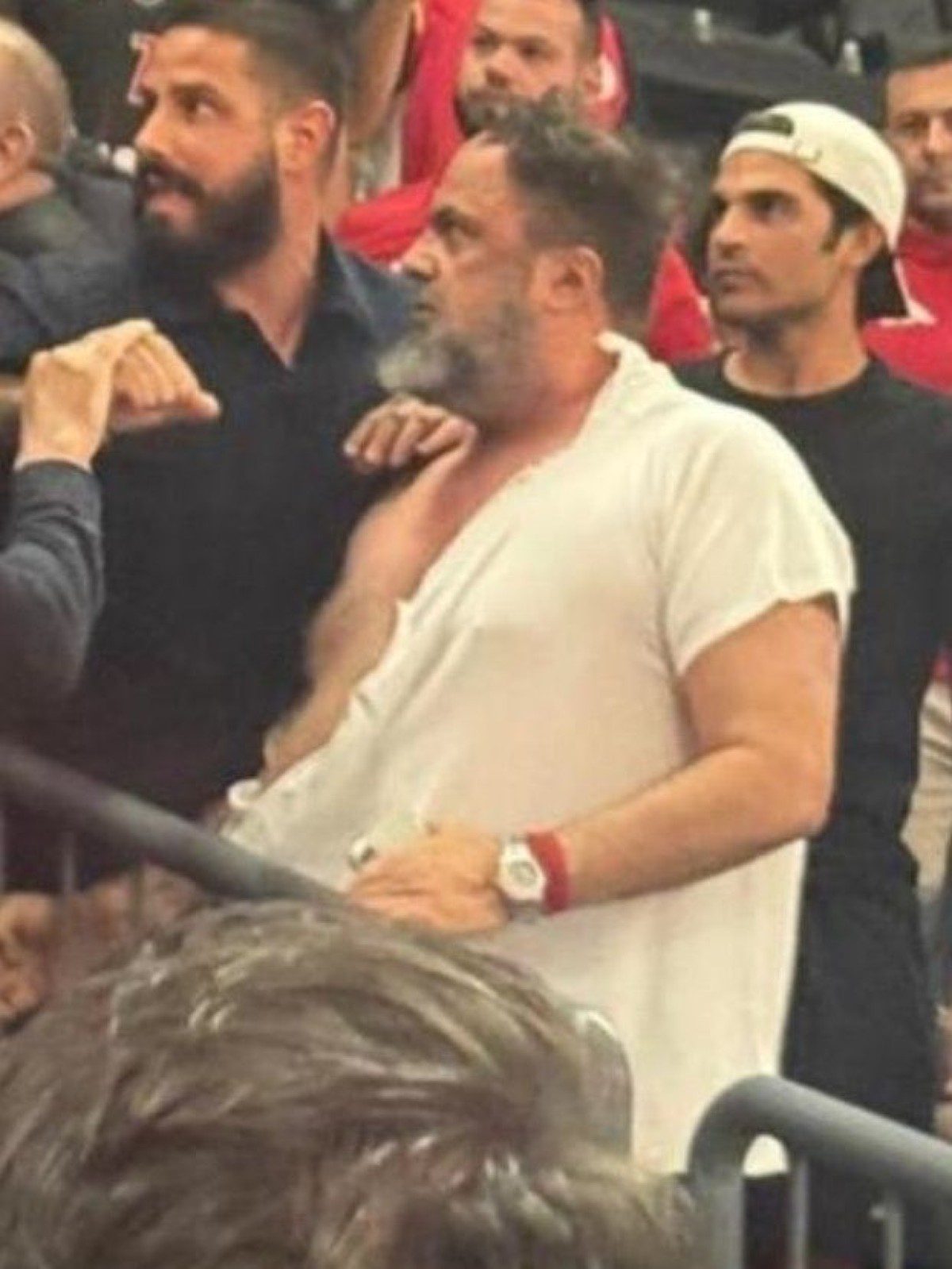 Ο καυγάς “γαλλικών” Μαρινάκη με Δημητριάδη και οι χαστούκες! Τα εκρηκτικά βίντεο 3 Ο Βαγγέλης Μαρινάκης με τον γιο του, Μιλτιάδη