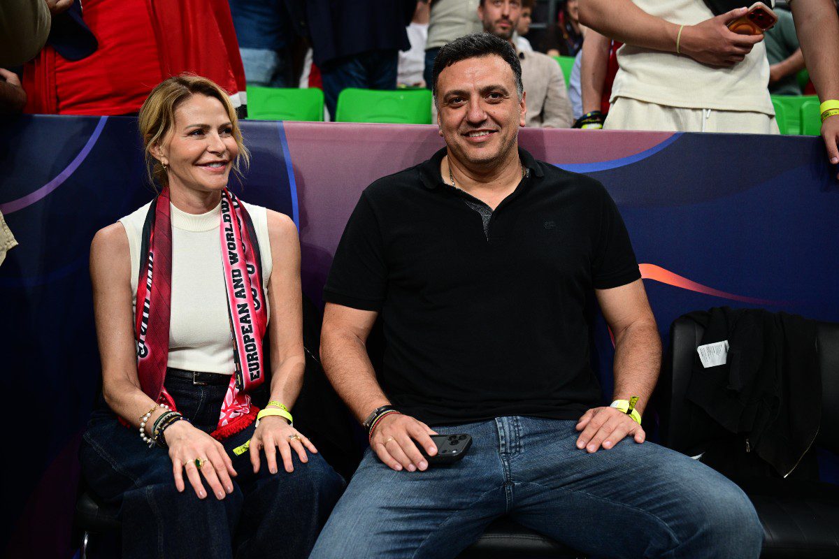Ολυμπιακός – Ρεάλ Μαδρίτης: Ποιοι «έλαμψαν» στις κερκίδες – Μπαλατσινού, Κικίλιας και πλήθος διασήμων 3 Βασίλης Κικίλιας, Τζένη Μπαλατσινού