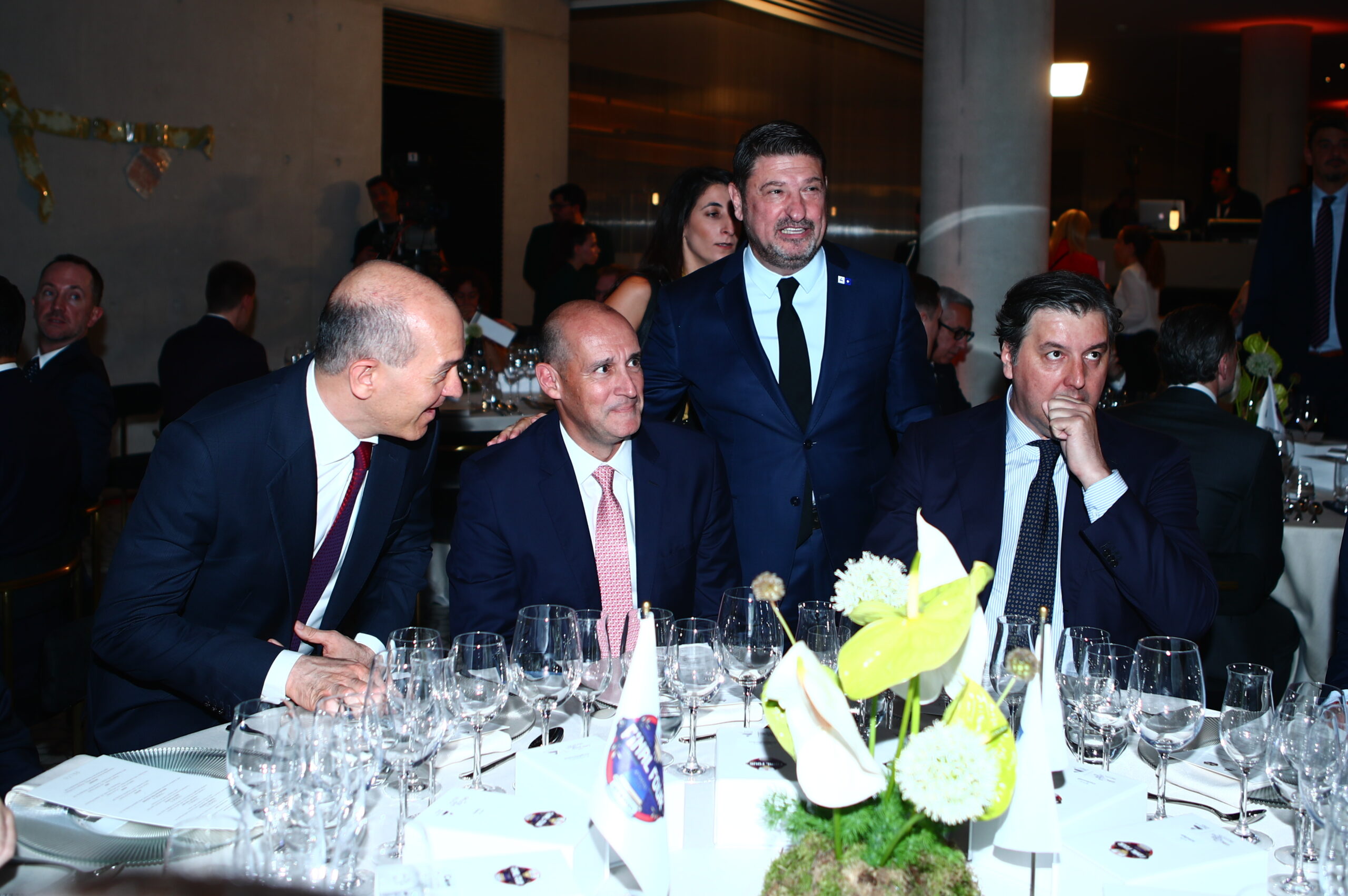 Γιαννάκης, Μποντιρόγκα, Παπαλουκάς, Ανδρουλάκης και Χαρδαλιάς στο γκαλά της Euroleague στο ΚΠΙΣΝ για το Final Four 14 Γιαννάκης, Μποντιρόγκα, Παπαλουκάς, Ανδρουλάκης και Χαρδαλιάς στο γκαλά της Euroleague στο ΚΠΙΣΝ για το Final Four
