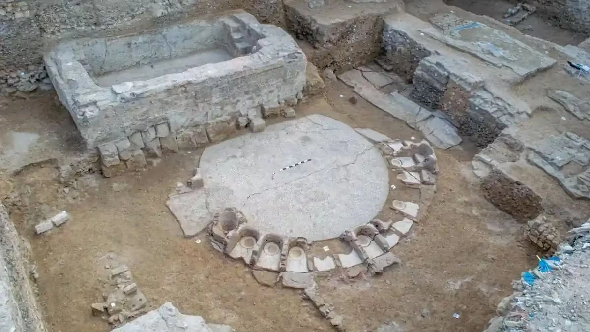 Αλεξάνδρεια: Αρχαιολόγοι εντόπισαν στρογγυλό δημόσιο λουτρό 2.000 χρόνων