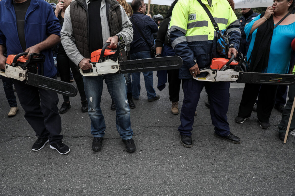 Αχαΐα: Άνδρας σε έξαλλη κατάσταση κυκλοφορούσε με αλυσοπρίονο – Αστυνομικοί τον αφόπλισαν