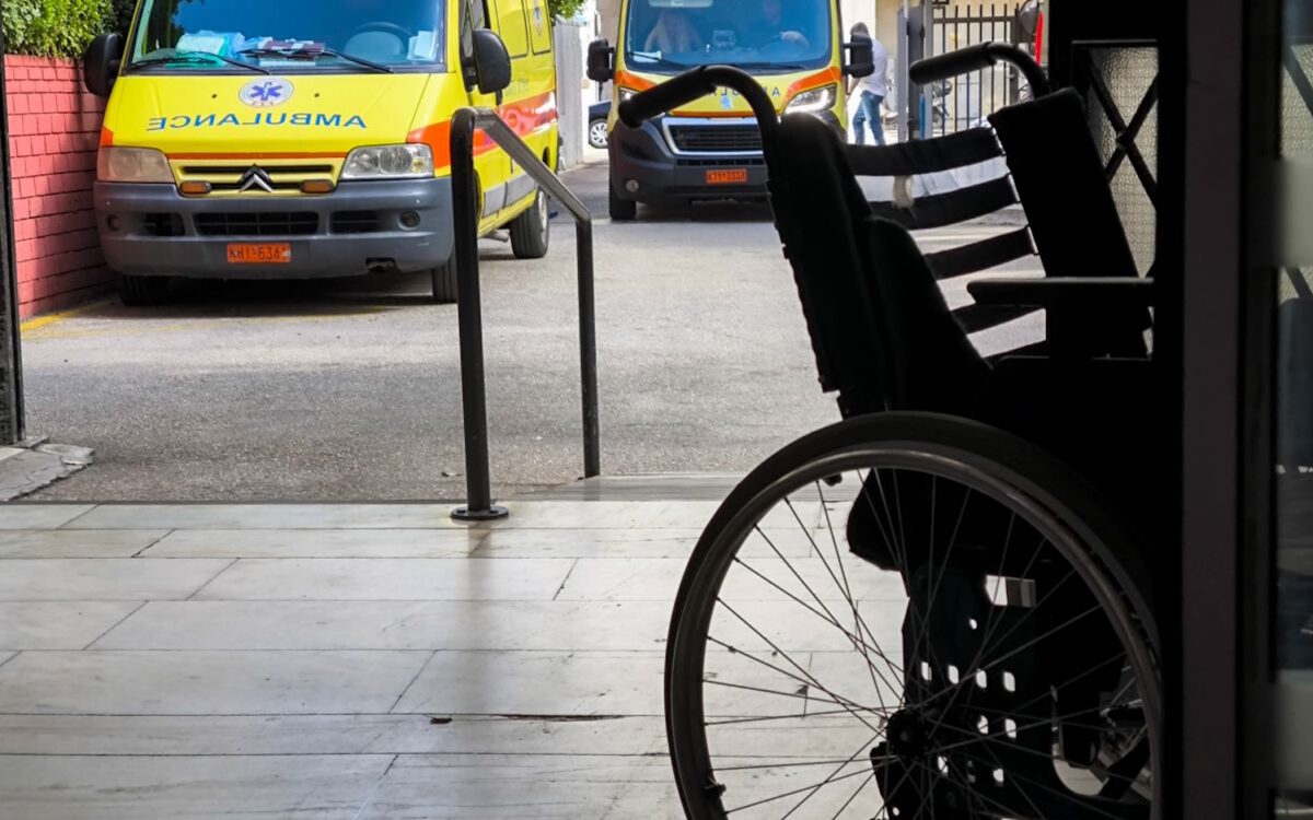 Θεσσαλονίκη: Άφησαν 17χρονη ΑμεΑ για δύο ώρες σε λεωφορείο – Έρευνα μετά από αναφορά της μητέρας