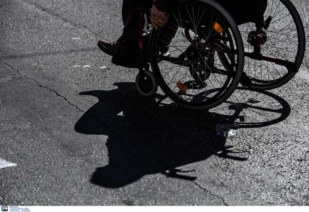 Θεσσαλονίκη: Συλλήψεις για τη 17χρονη ΑμεΑ που την άφησαν 2 ώρες σε λεωφορείο – Κατηγορίες για έκθεση ανηλίκου σε κίνδυνο