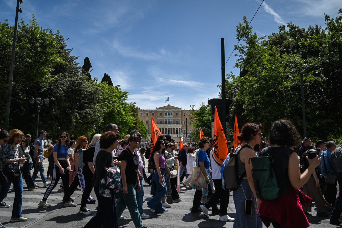Απεργία ΑΔΕΔΥ: Διαδηλώσεις στην καρδιά της Αθήνας – Πλήθος εργαζομένων στους δρόμους