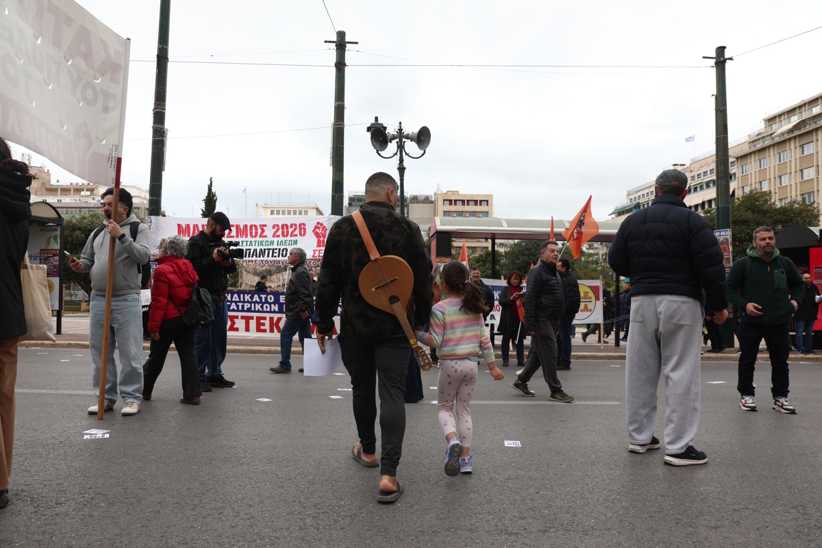 Απεργία ΑΔΕΔΥ: Δημόσιες υπηρεσίες κλειστές, κανονική λειτουργία ΜΜΜ – Ποια η κατάσταση στα σχολεία