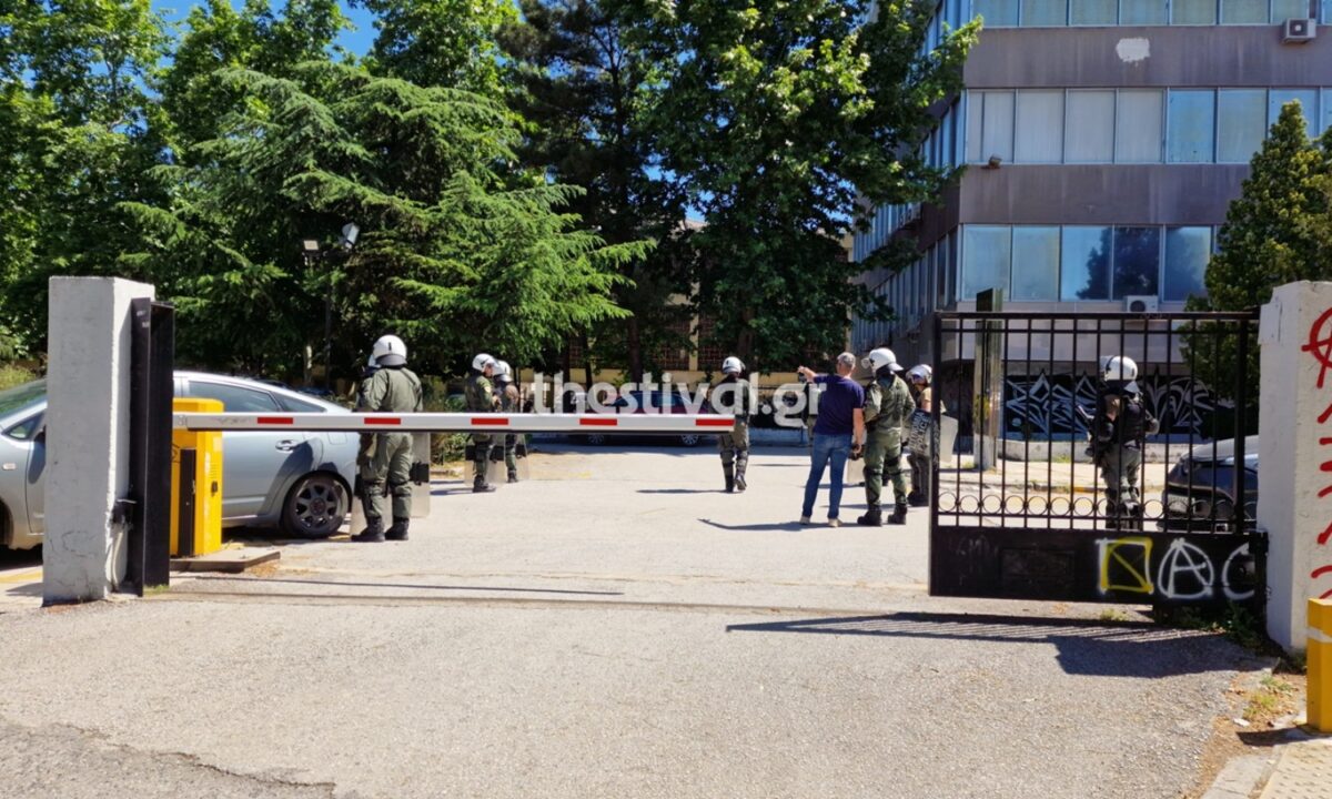Θεσσαλονίκη: Αντιεξουσιαστές χτύπησαν με ρόπαλα φοιτητές του ΑΠΘ – 6 τραυματισμοί, παρακολουθήστε βίντεο