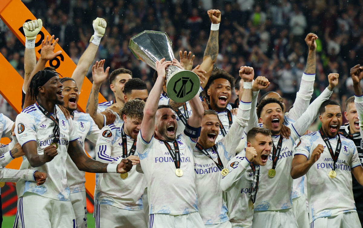 Η Άστον Βίλα κατακτά το Europa League: Ο Τζον ΜακΓκίν υψώνει το τρόπαιο στον ουρανό της Κωνσταντινούπολης