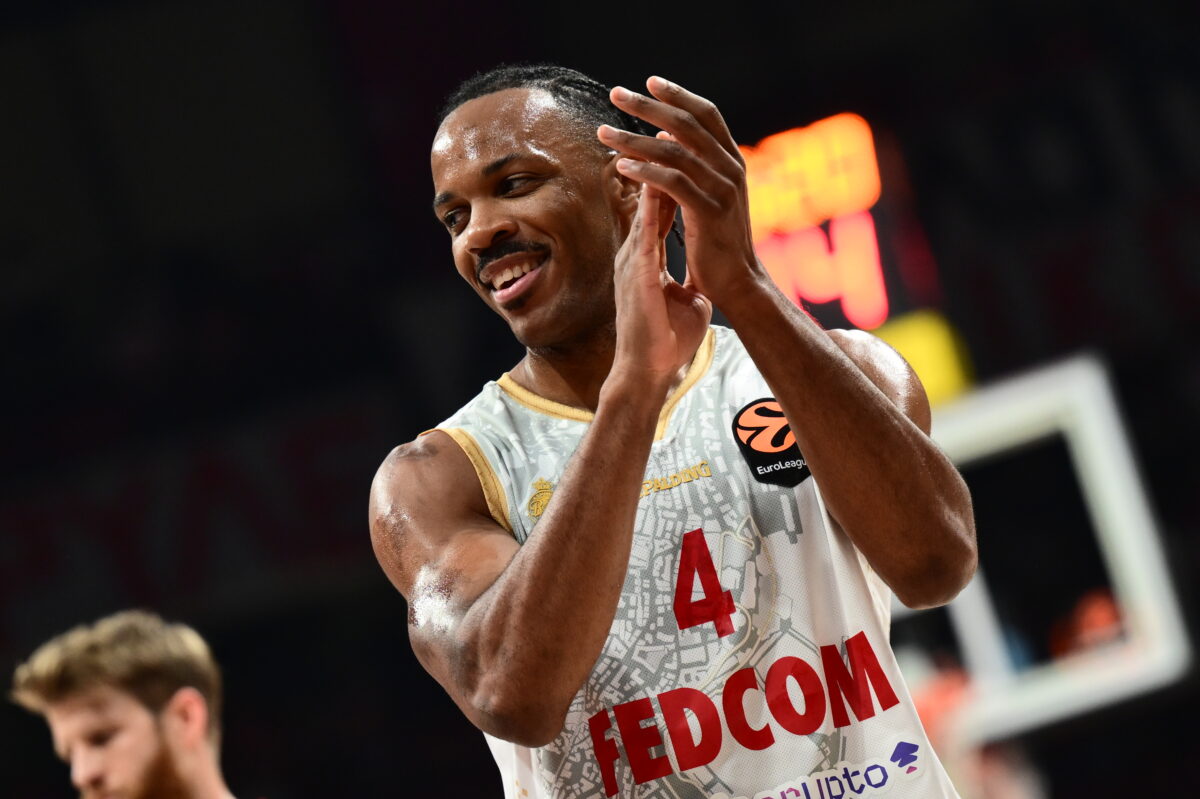 Final Four Euroleague: Ο Τζαρόν Μπλόσομγκεϊμ παρατήρησε έναν σεκιούριτι στην εξέδρα του Ολυμπιακού