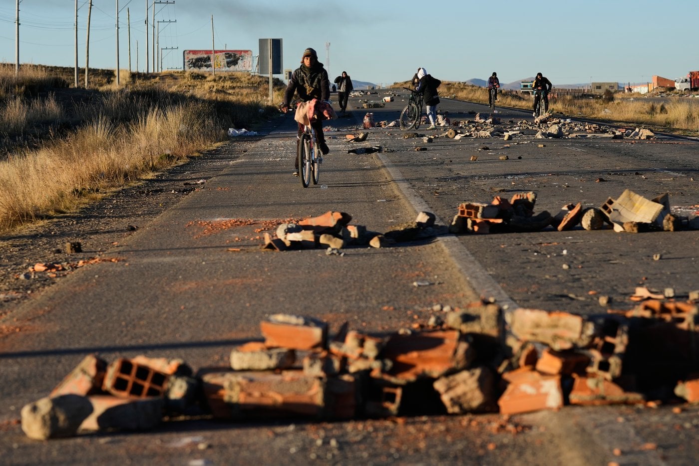 Βολιβία: Έγκριση στρατιωτικής επέμβασης κατά των μαζικών διαδηλώσεων – Η Πρεσβεία των ΗΠΑ αναστέλλει τις προξενικές υπηρεσίες – Φωτογραφίες