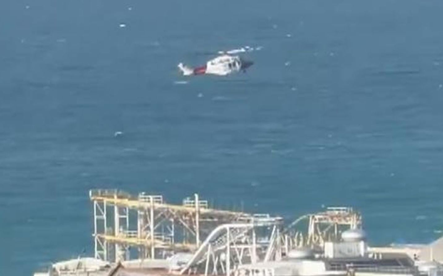 Δραματικό συμβάν στο Μπράιτον: Τρεις γυναίκες βρέθηκαν νεκρές στη θάλασσα 2 Ελικόπτερο της ακτοφυλακής πετά πάνω από την περιοχή. Φωτογραφία: X/@OBDroning