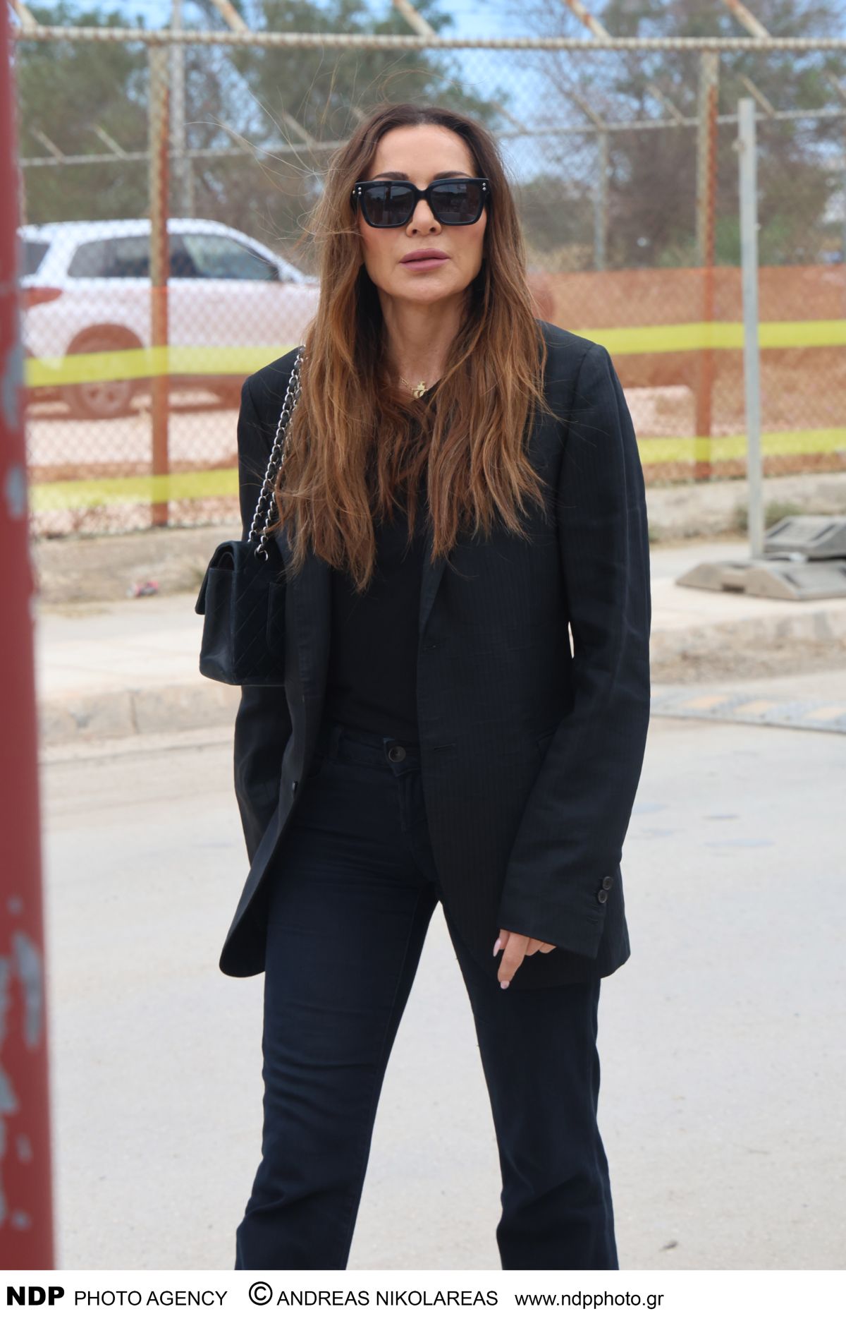 Αποχαιρετισμός Μαστροκώστα: Συντετριμμένη η Δέσποινα Βανδή στο ύστατο «αντίο» – Δίπλα της ο Μπισμπίκης (Φωτογραφίες) 11 Δέσποινα Βανδή, Βασίλης Μπισμπίκης