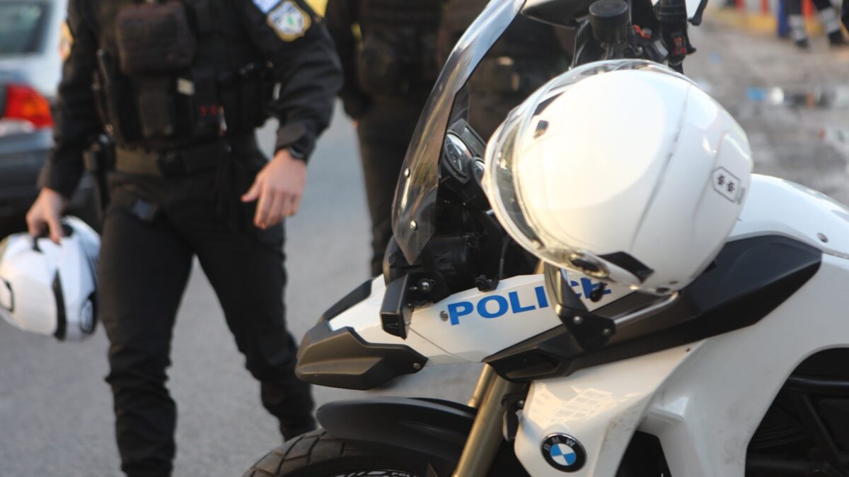 Καλλιθέα: Βίαιη επίθεση σε δύο νεαρούς από ομάδα 10 ατόμων – Στο νοσοκομείο οι τραυματίες, 7 συλλήψεις
