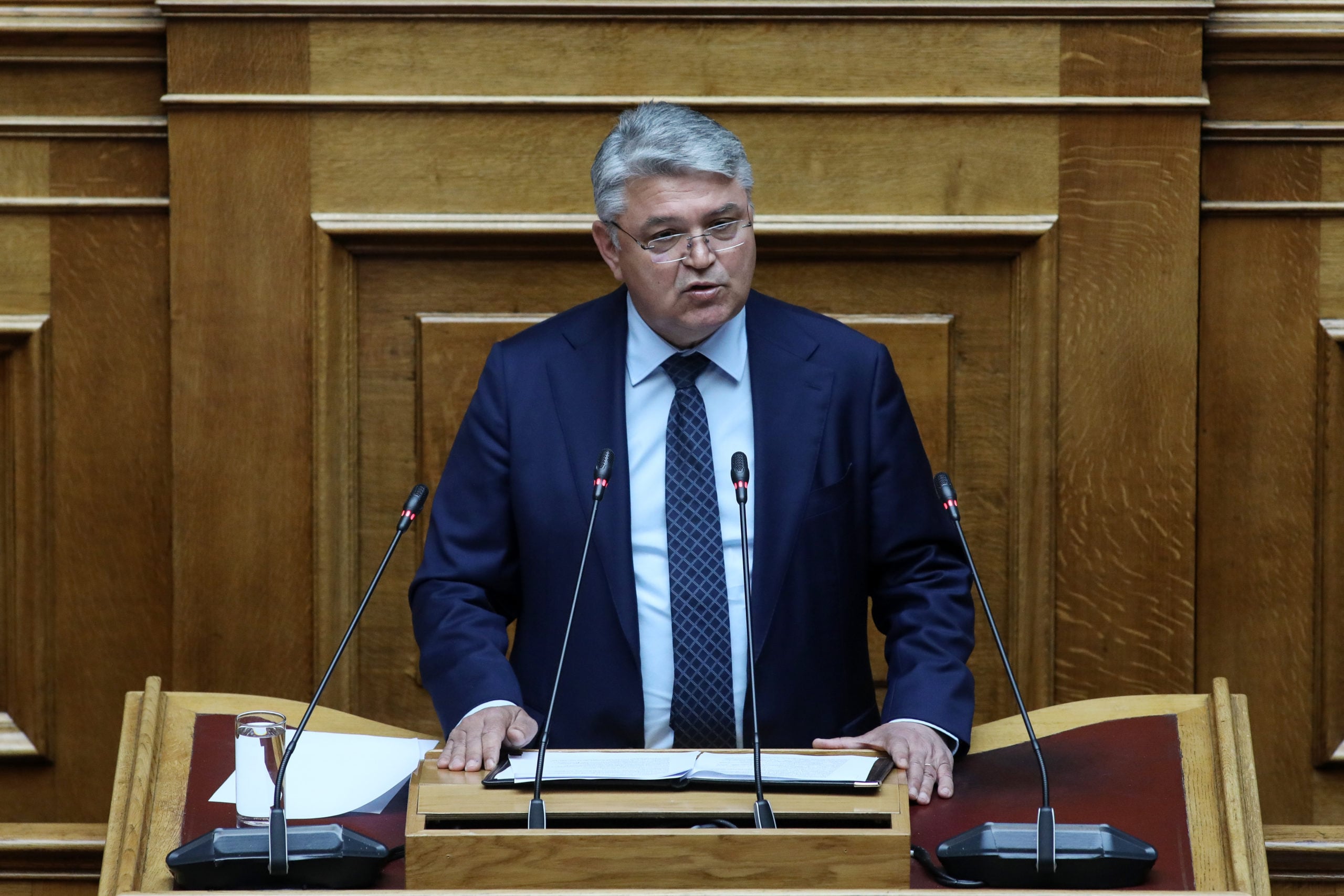 Δημήτρης Νατσιός στο Κοινοβούλιο: «Κλεπτοκρατία, συγκάλυψη και θεσμική παρέκκλιση» – ΒΙΝΤΕΟ
