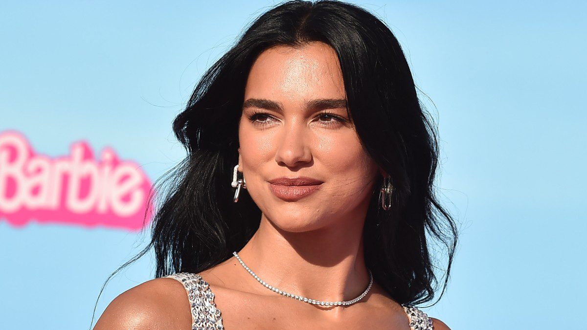 Dua Lipa: Η εικόνα που εξάντλησε τις τηλεοράσεις Samsung – Απαιτεί 15 εκ. δολάρια με δικαστική διαμάχη έκπληξη