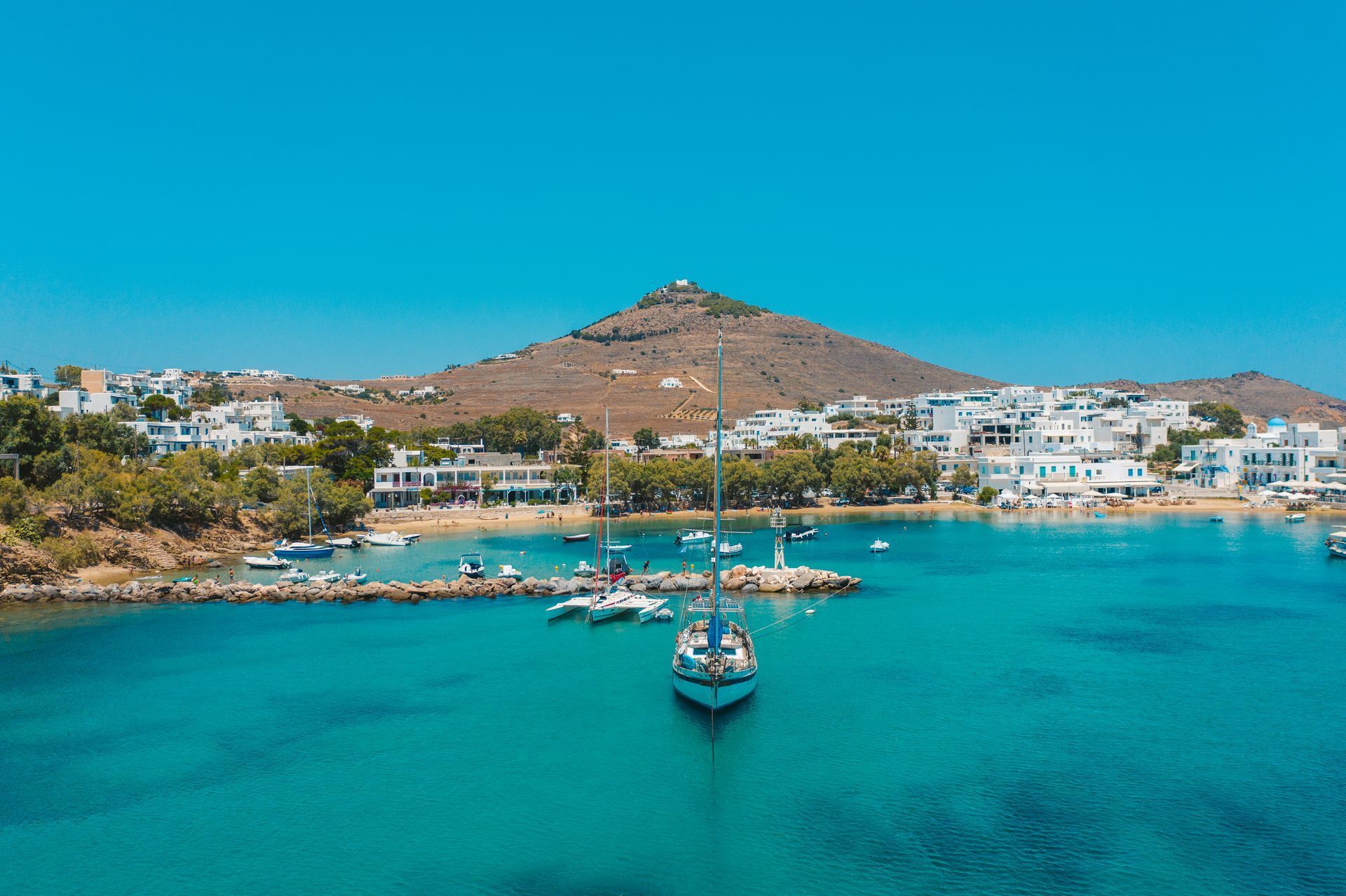 Ελληνικά νησιά συστήνει η ΑΙ σε εύπορους ταξιδιώτες