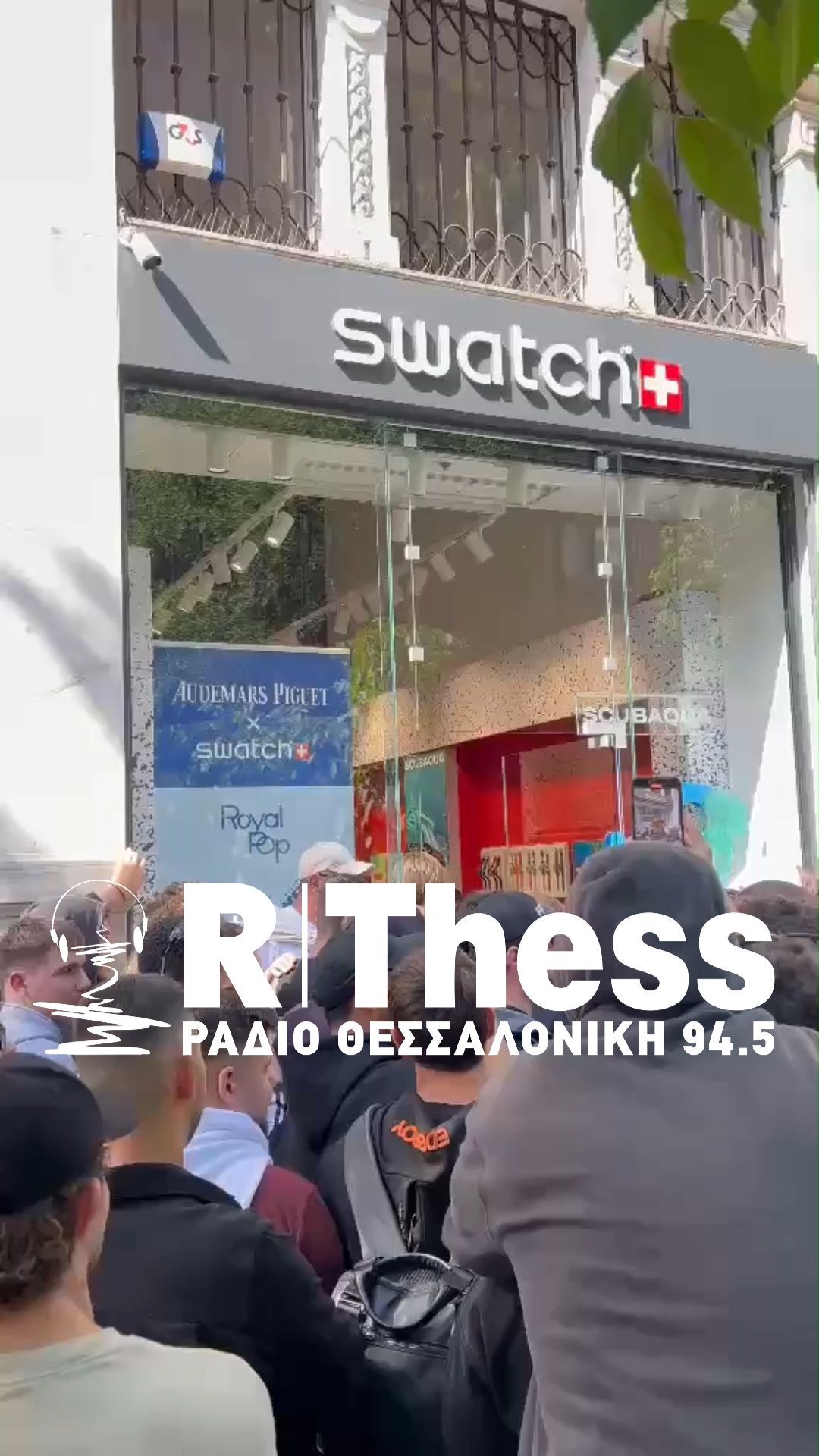 Ένταση στη Θεσσαλονίκη – «Πολιορκούν» κατάστημα για ένα συλλεκτικό ρολόι