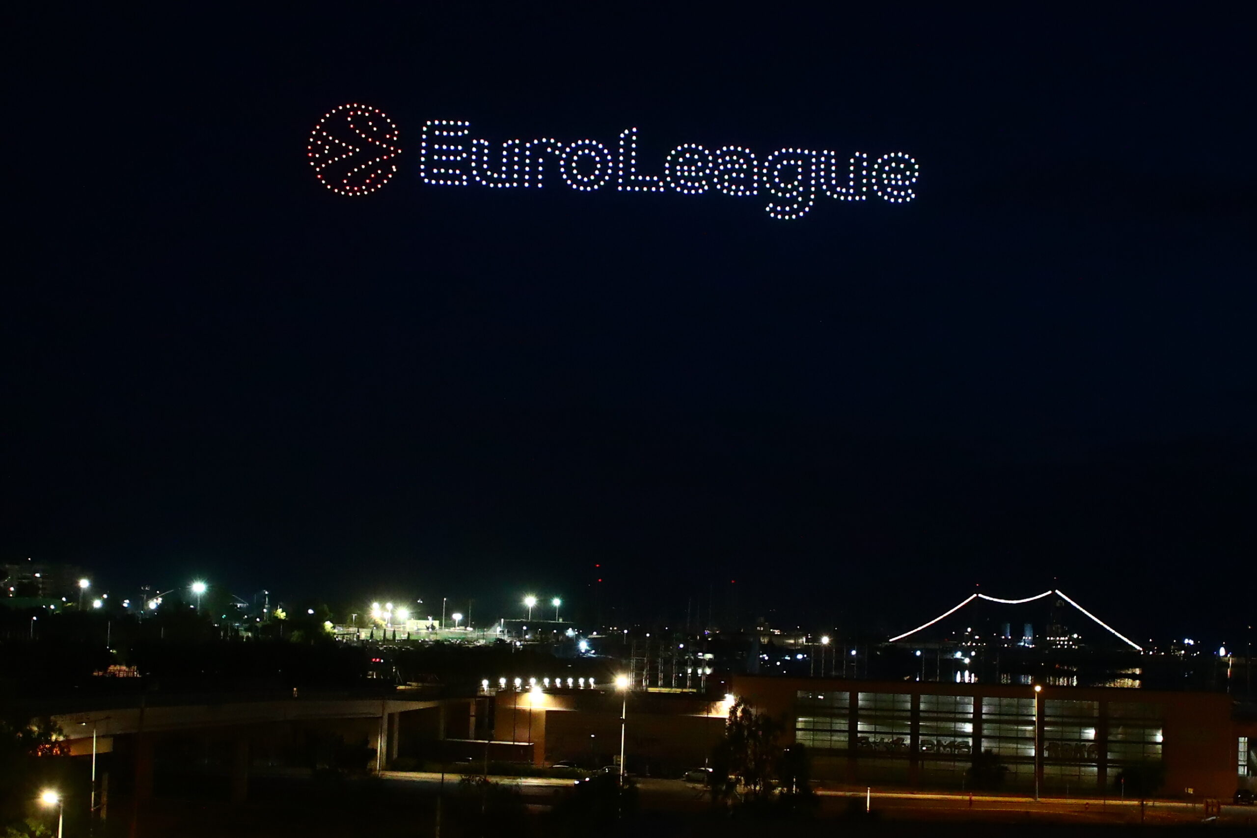 Το εντυπωσιακό drone show πάνω από την Αθήνα στο γκαλά της Euroleague για το Final Four 12 Το εντυπωσιακό drone show πάνω από την Αθήνα στο γκαλά της Euroleague για το Final Four