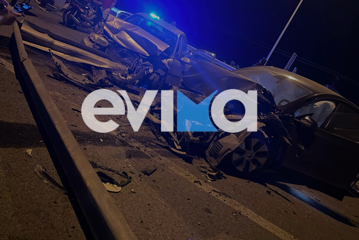 Σύγκρουση στον δρόμο Χαλκίδας – Σχηματαρίου, κατεστραμμένα δύο οχήματα