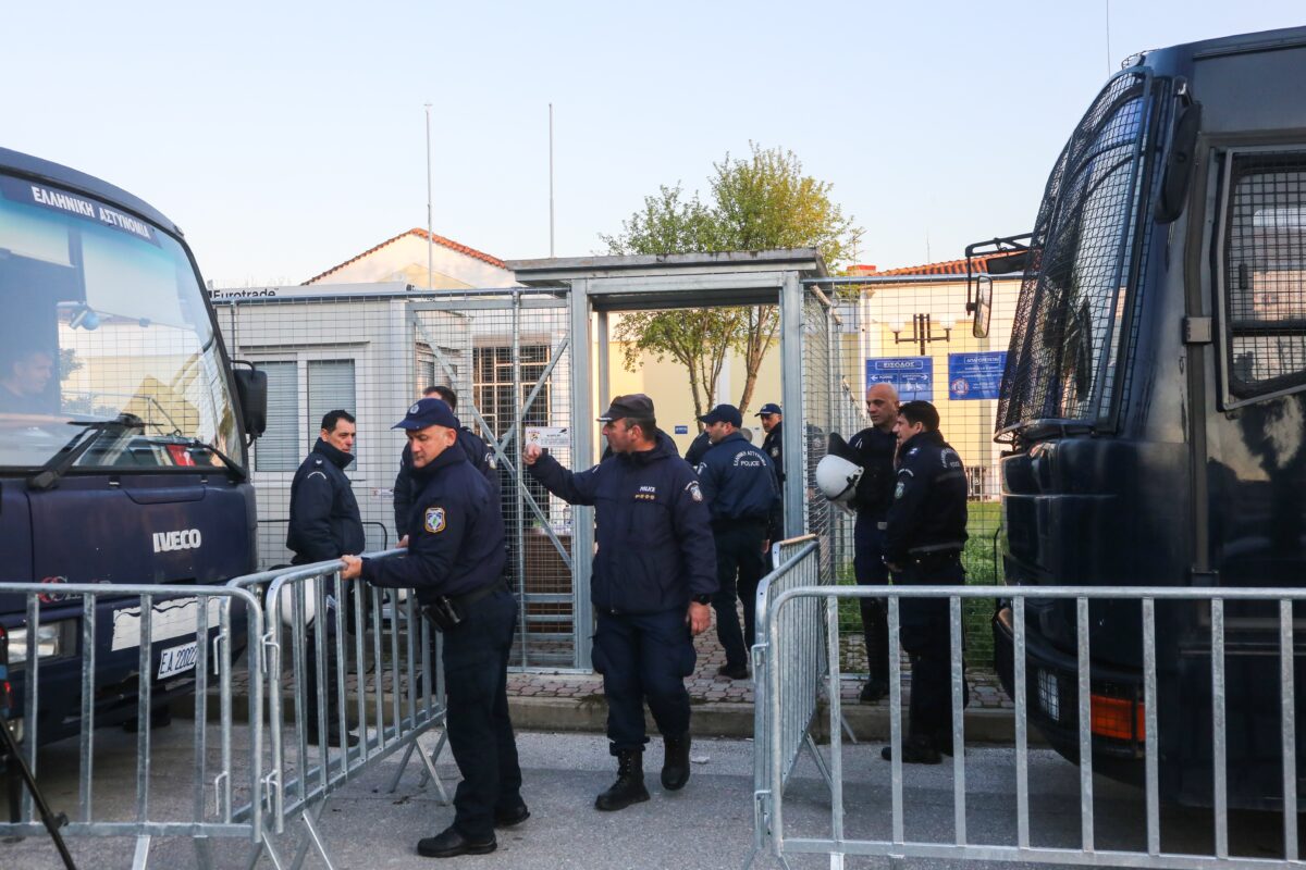 Δίκη των Τεμπών: Συνεχίζεται η διαδικασία στη δικαστική αίθουσα του Γαιόπολις με τις επιπλέον 100 θέσεις