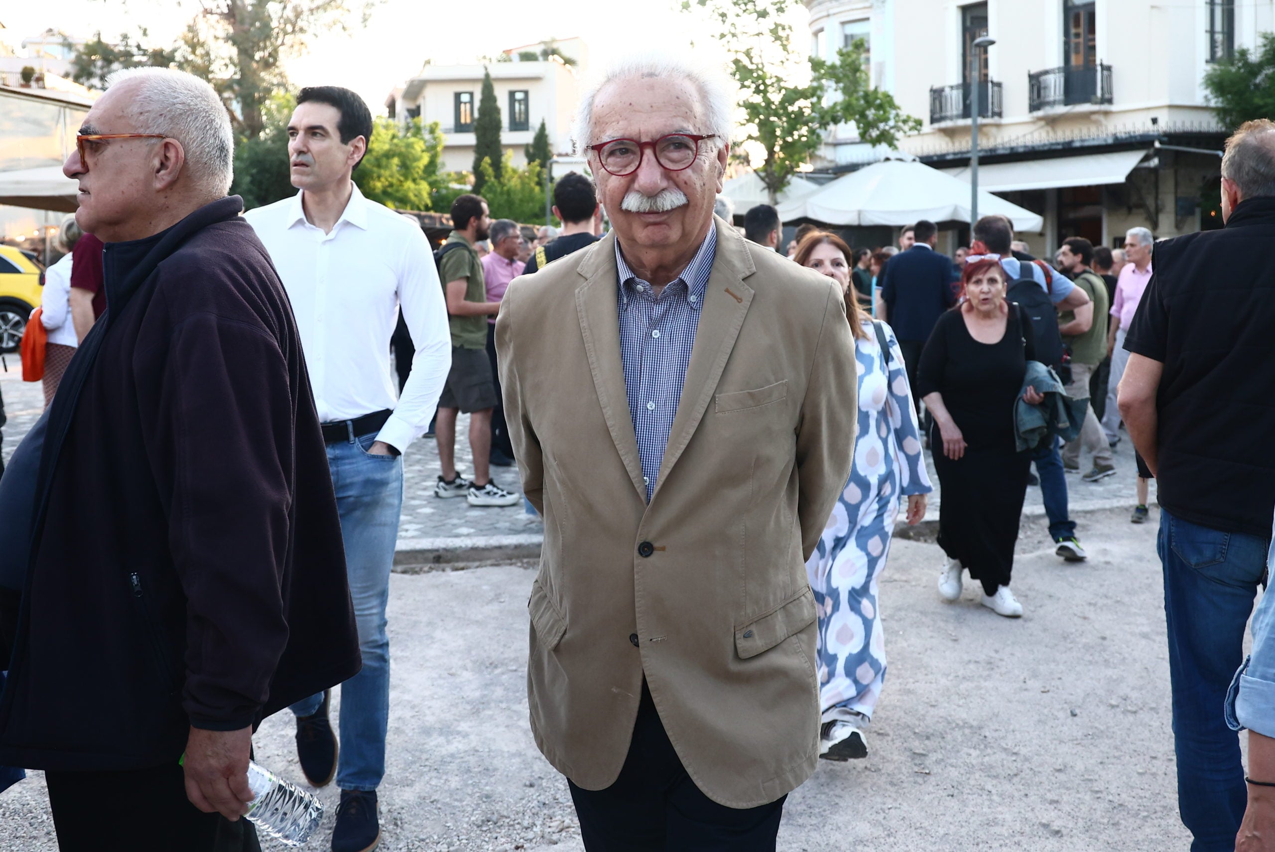 Η «ΕΛΑΣ – Ελληνική Αριστερή Συμπαράταξη» του Αλέξη Τσίπρα: Η ιδρυτική ανακοίνωση, οι 7 υποσχέσεις και το βίντεο με μουσική Κραουνάκη – Όλα όσα συνέβησαν στο Θησείο 27 Κώστας Γαβρόγλου