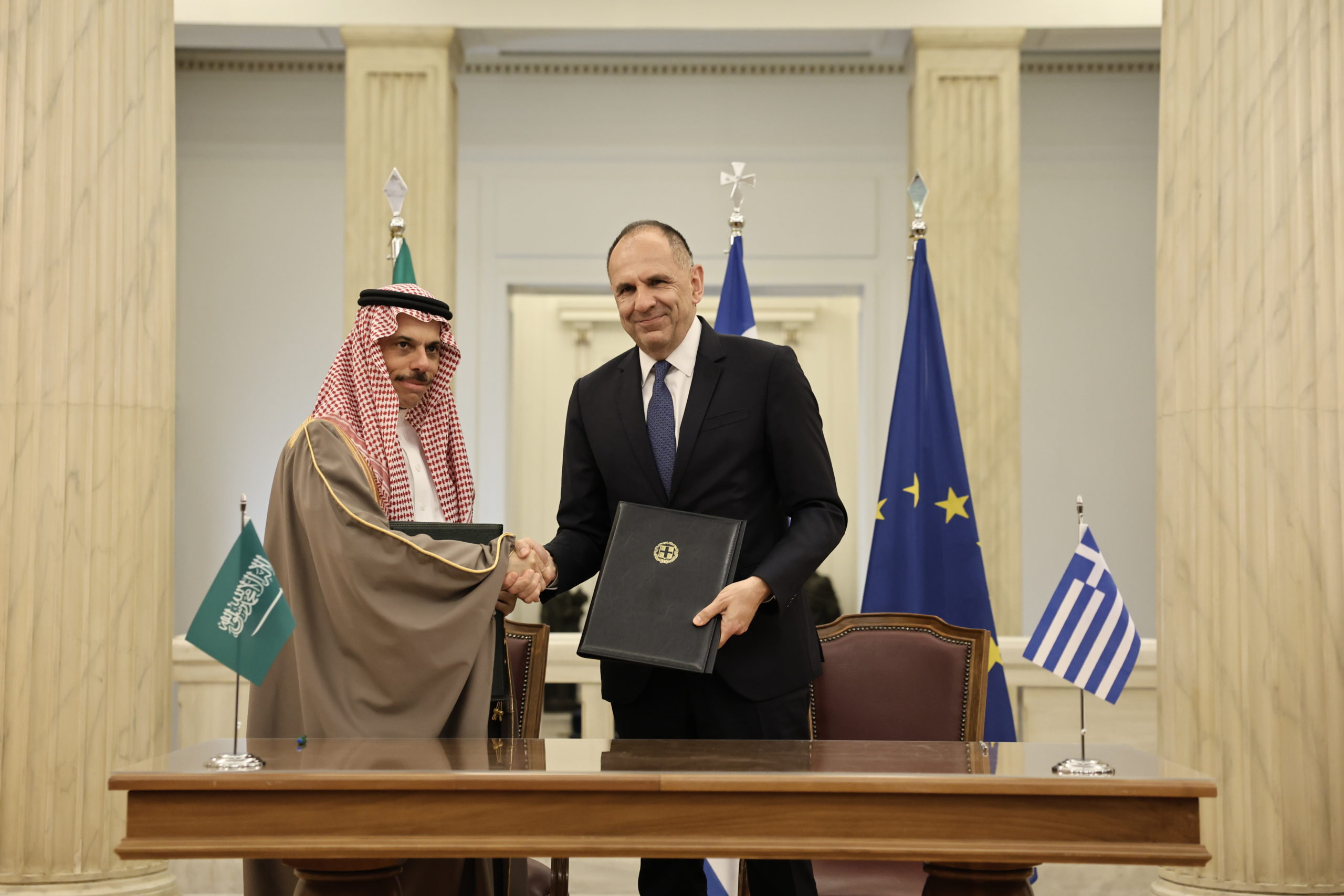 Συνάντηση Γεραπετρίτη με τον ΥΠΕΞ της Σαουδικής Αραβίας – Επικυρώθηκε το άριστο επίπεδο των διμερών σχέσεων 9 Γιώργος Γεραπετρίτης, Πρίγκιπα Faisal bin Farhan Al Saud