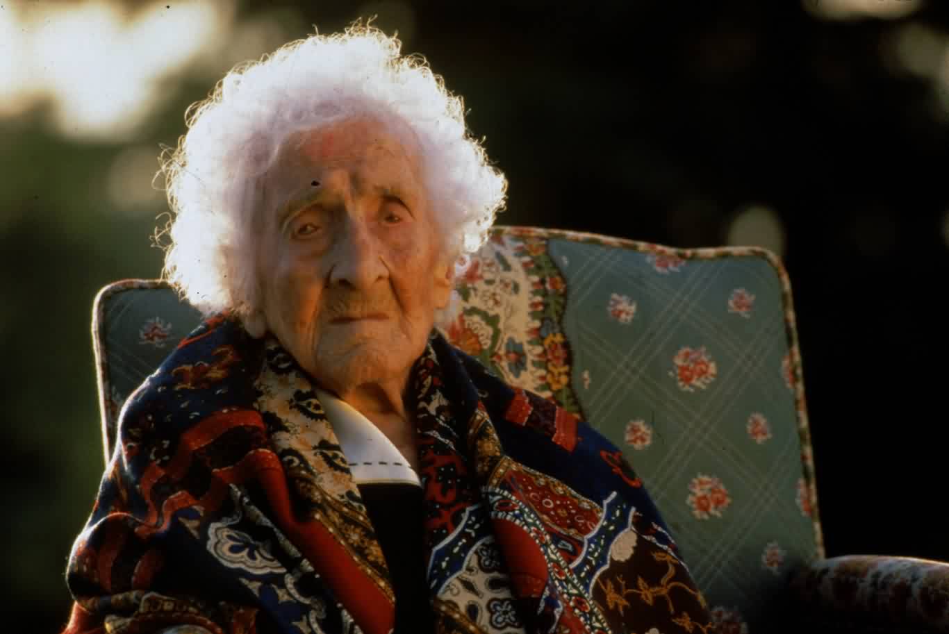 Jeanne Calment: Η γυναίκα που έφτασε τα 122 χρόνια τρώγοντας σοκολάτα και πίνοντας κρασί!