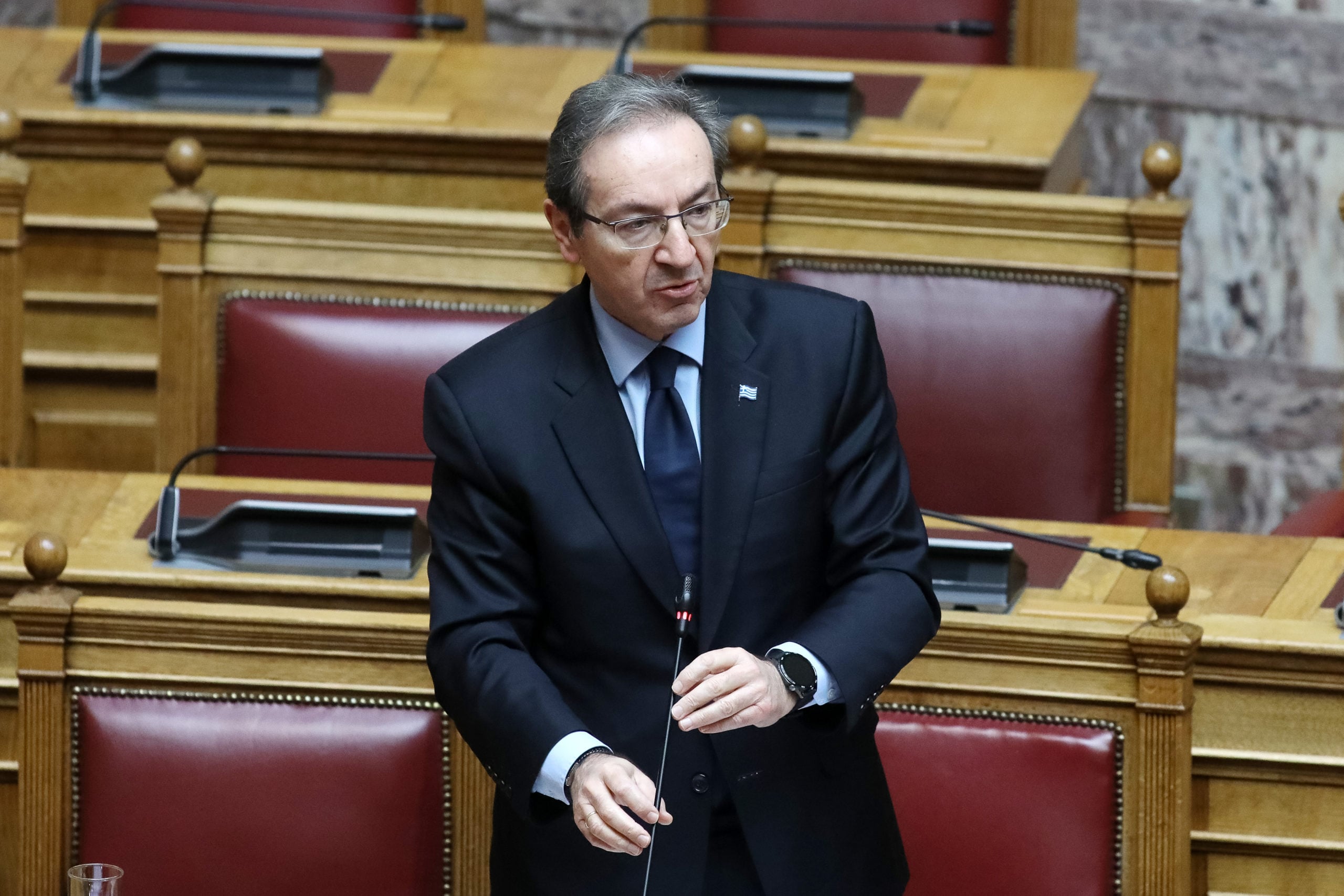 Μπούγας στη Βουλή: Όλες οι ανακριτικές ενέργειες διενεργούνται από τους εξουσιοδοτημένους Ευρωπαίους Εισαγγελείς