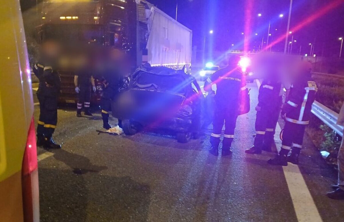 Νταλίκα συγκρούστηκε με ΙΧ στην Ιονία Οδό – Κρίσιμη η κατάσταση ενός άνδρα στο αυτοκίνητο